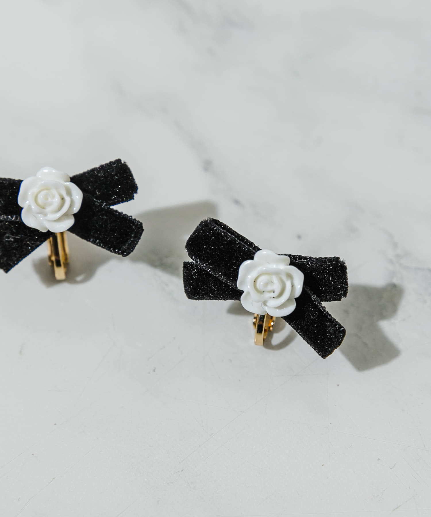 ローズリボンイヤリング BLK -