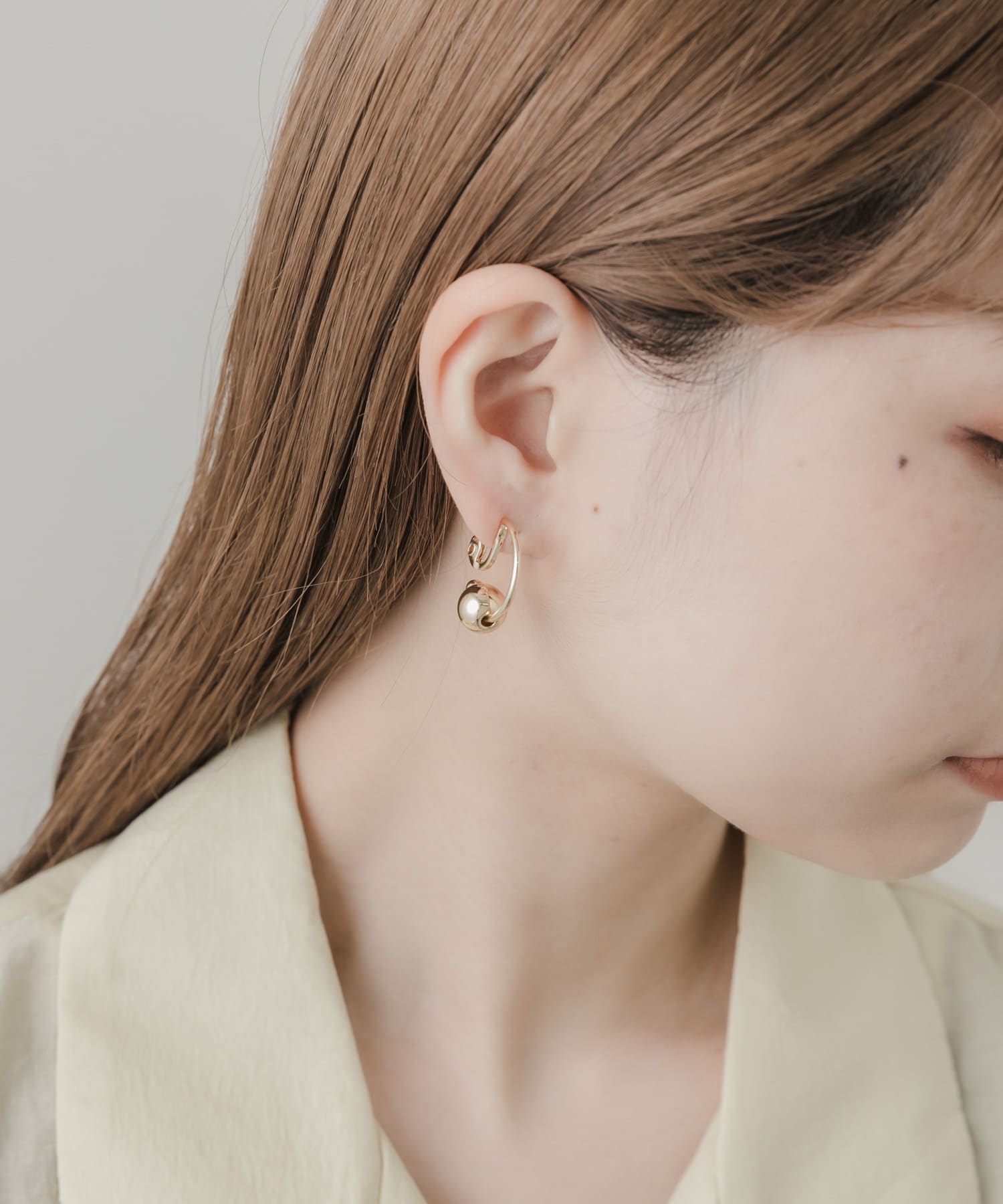 アシンメトリーメタルボールイヤリング GLD -