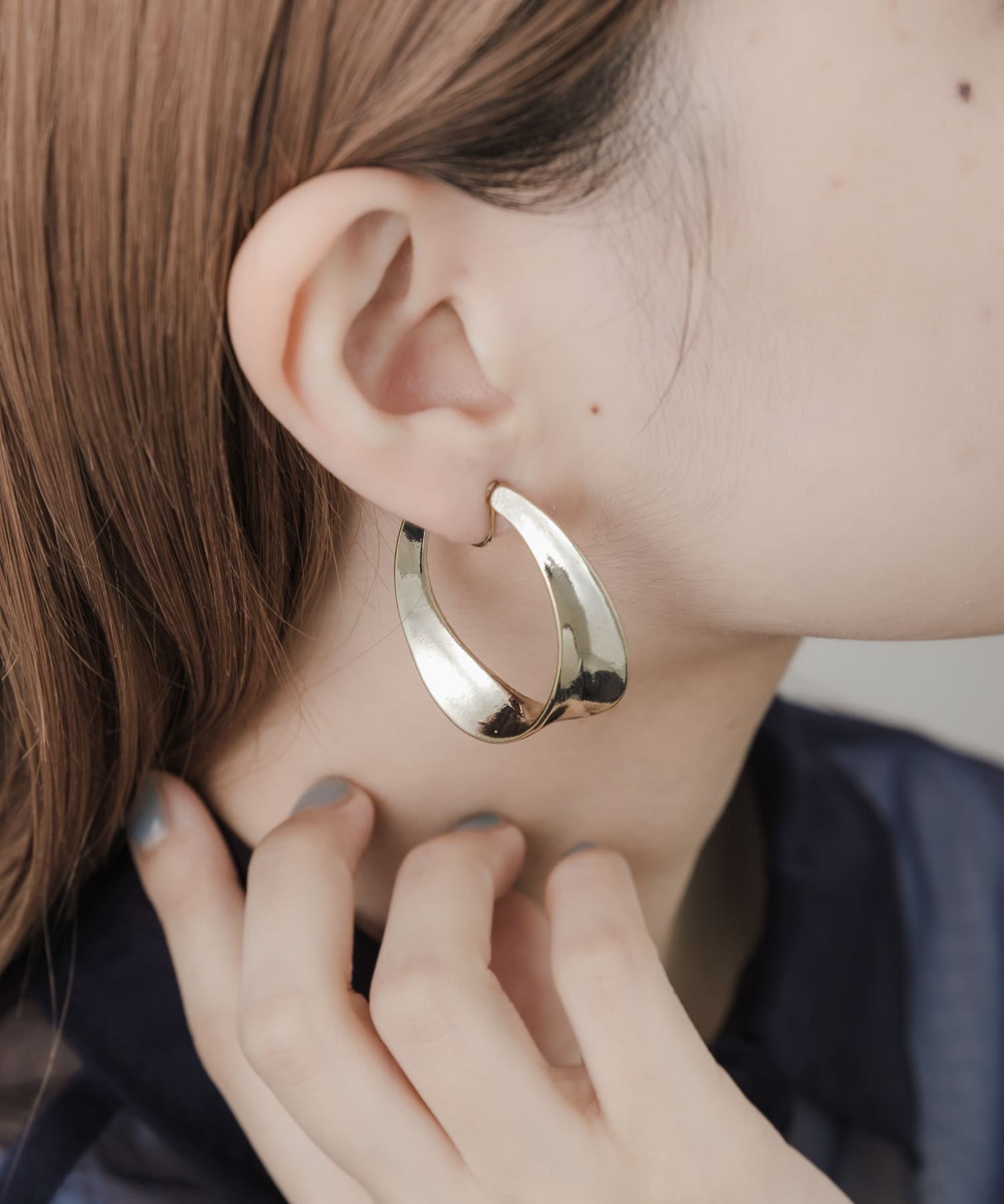 メタルビッグニュアンスフープイヤリング GLD -