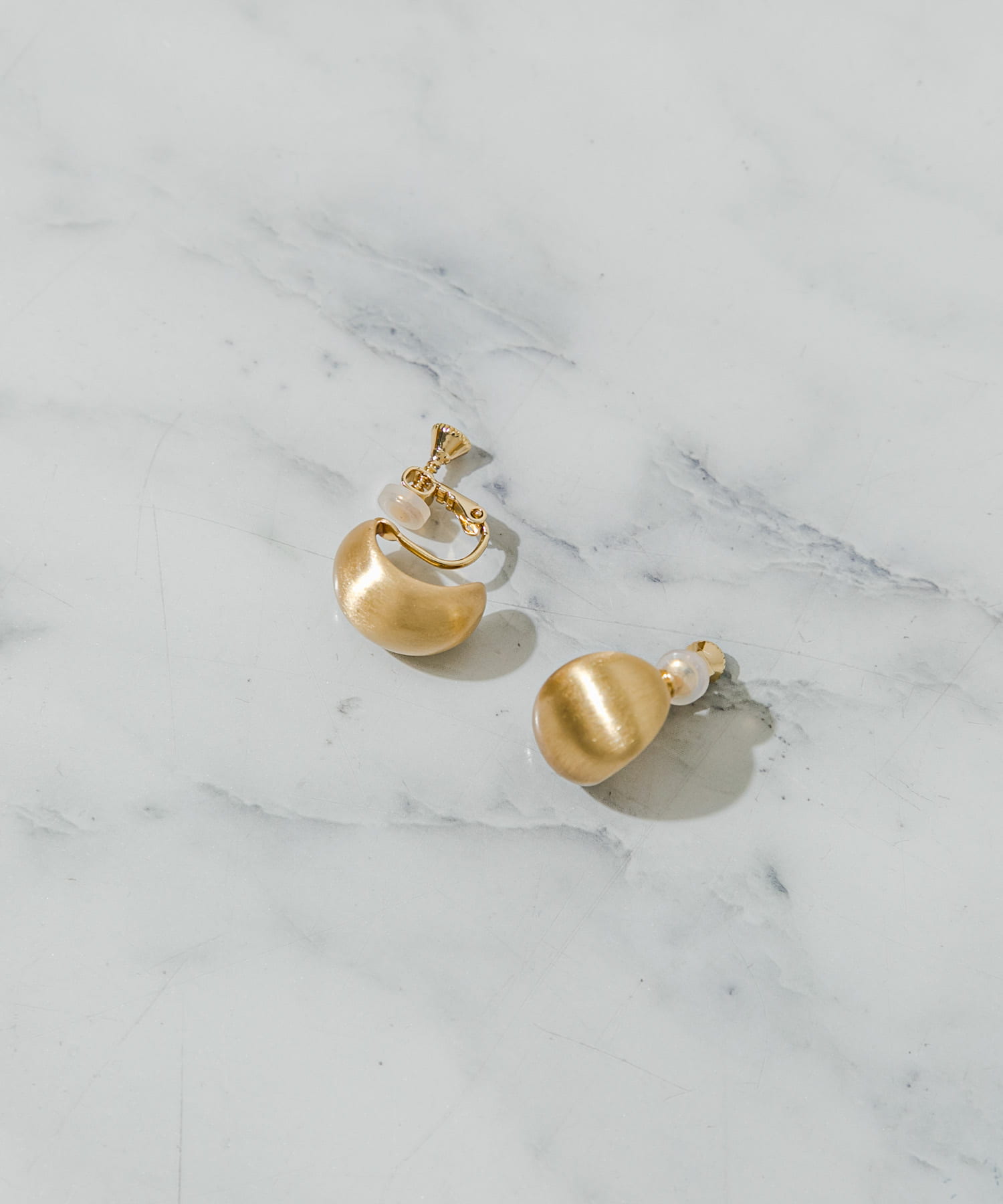 プックリメタルマットイヤリング GLD -