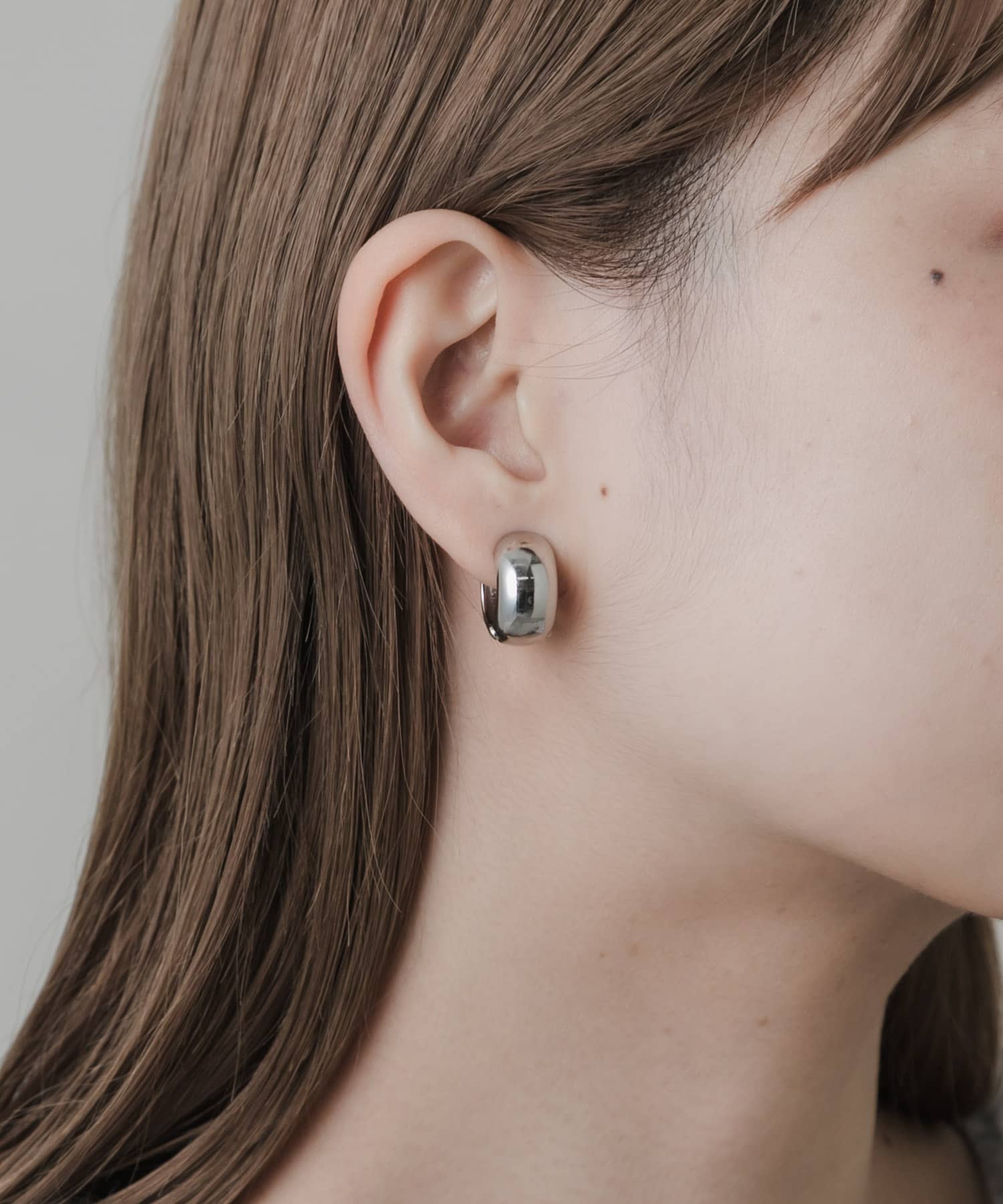 メタルワイドフープクリップイヤリング SLV -