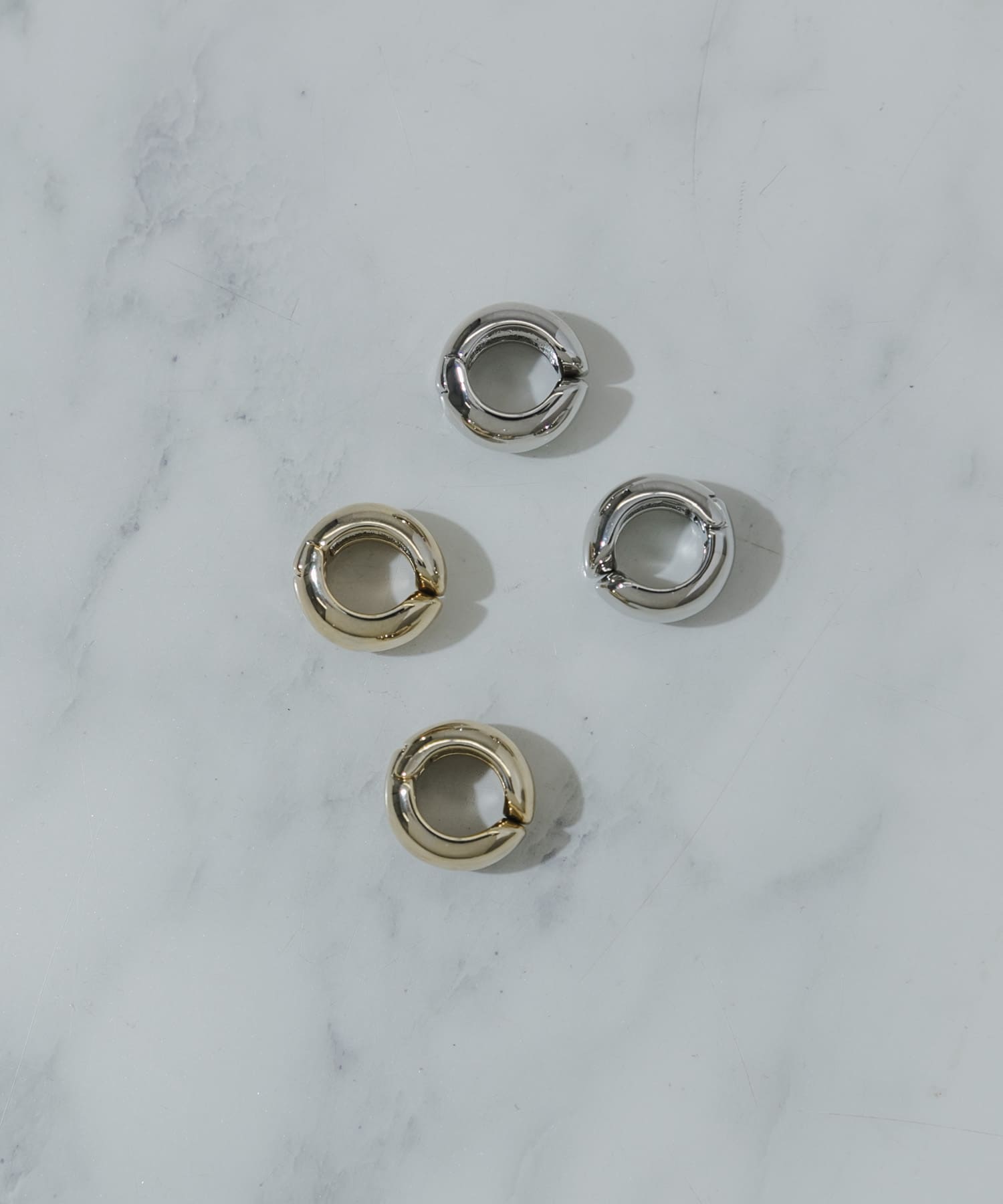 メタルワイドフープクリップイヤリング GLD -