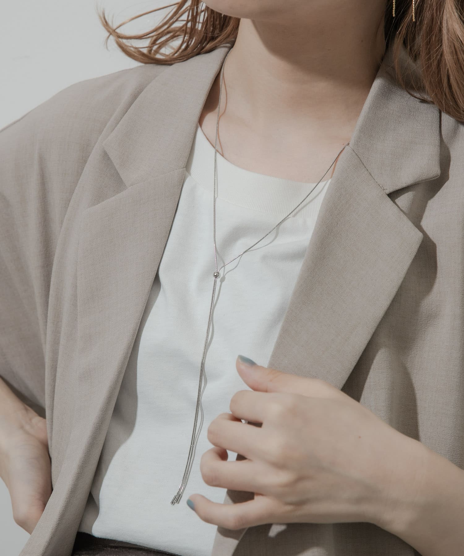 モチーフ部分をスライドすることで、バランス調節が可能です。