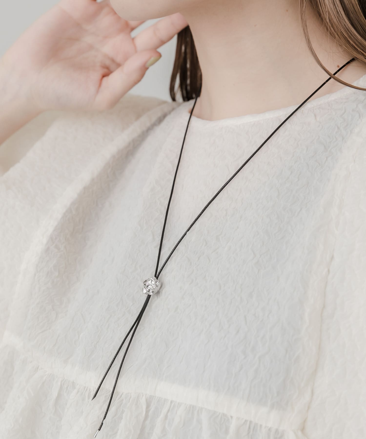 メタルローズループタイネックレス SLV/BLK -