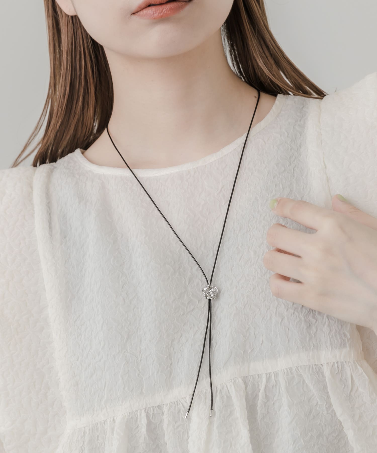 メタルローズループタイネックレス SLV/BLK -