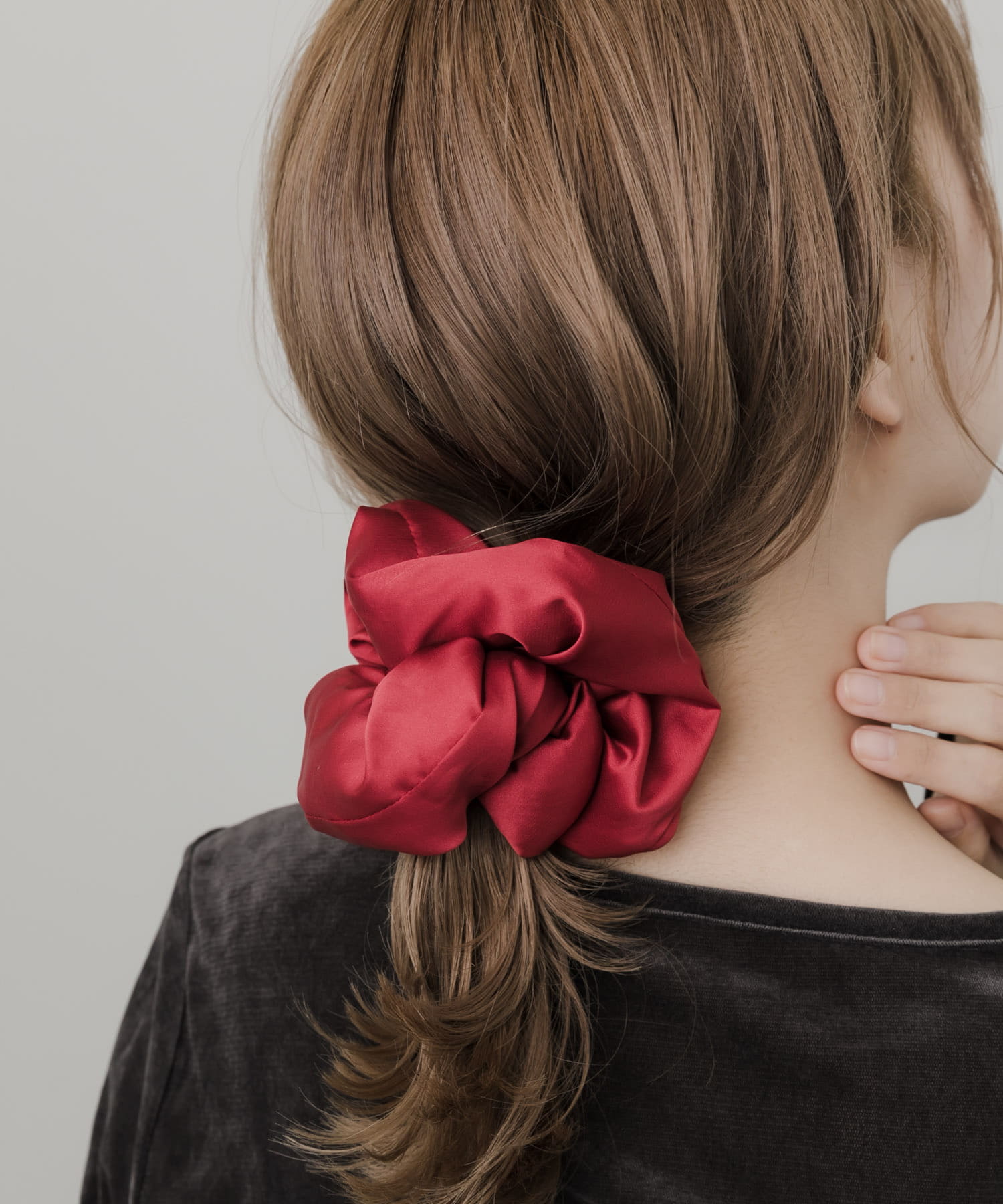 サテンボリュームビッグシュシュ