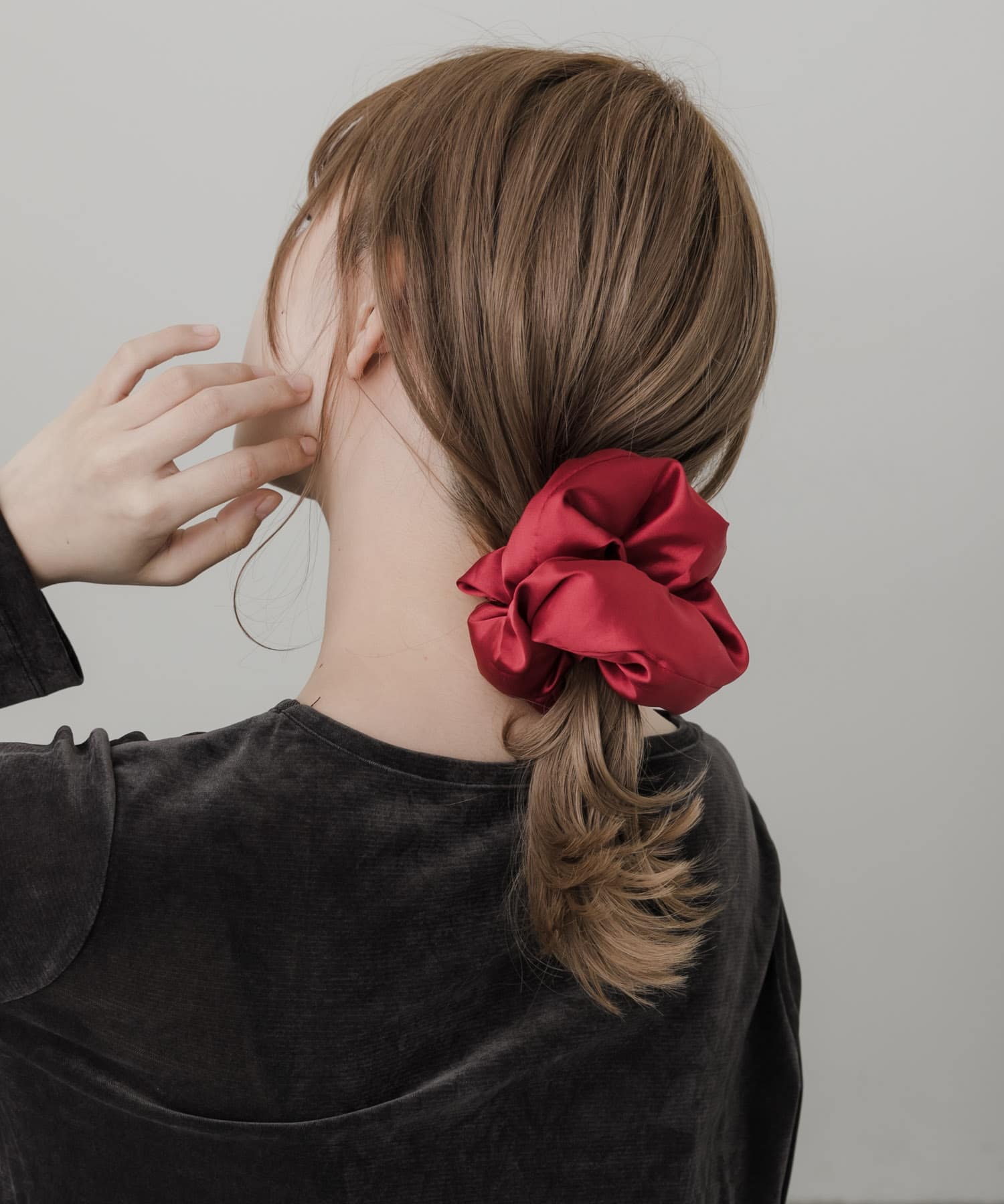 サテンボリュームビッグシュシュ RED -