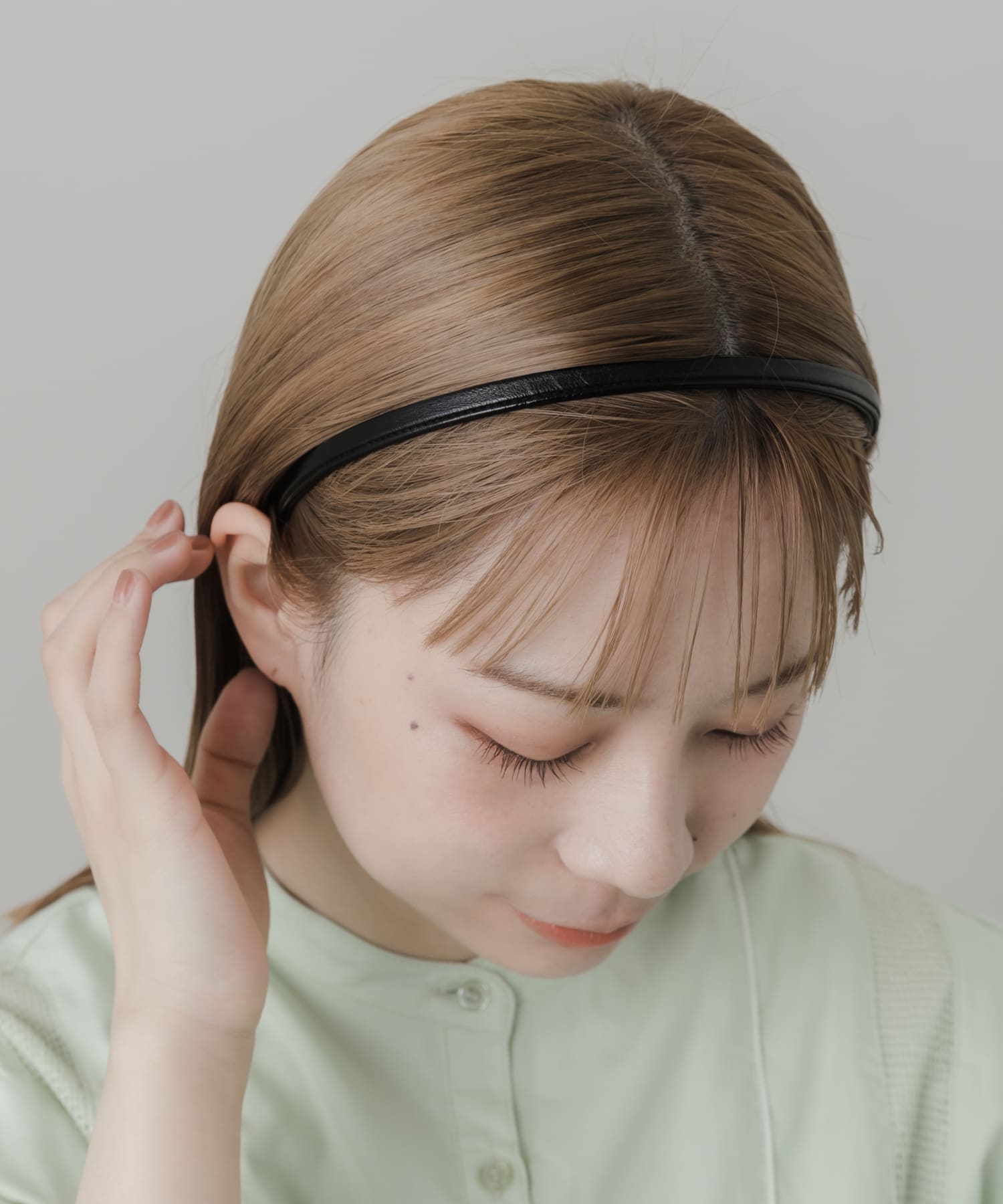 スリムフェイクレザーカチューシャ BLK -