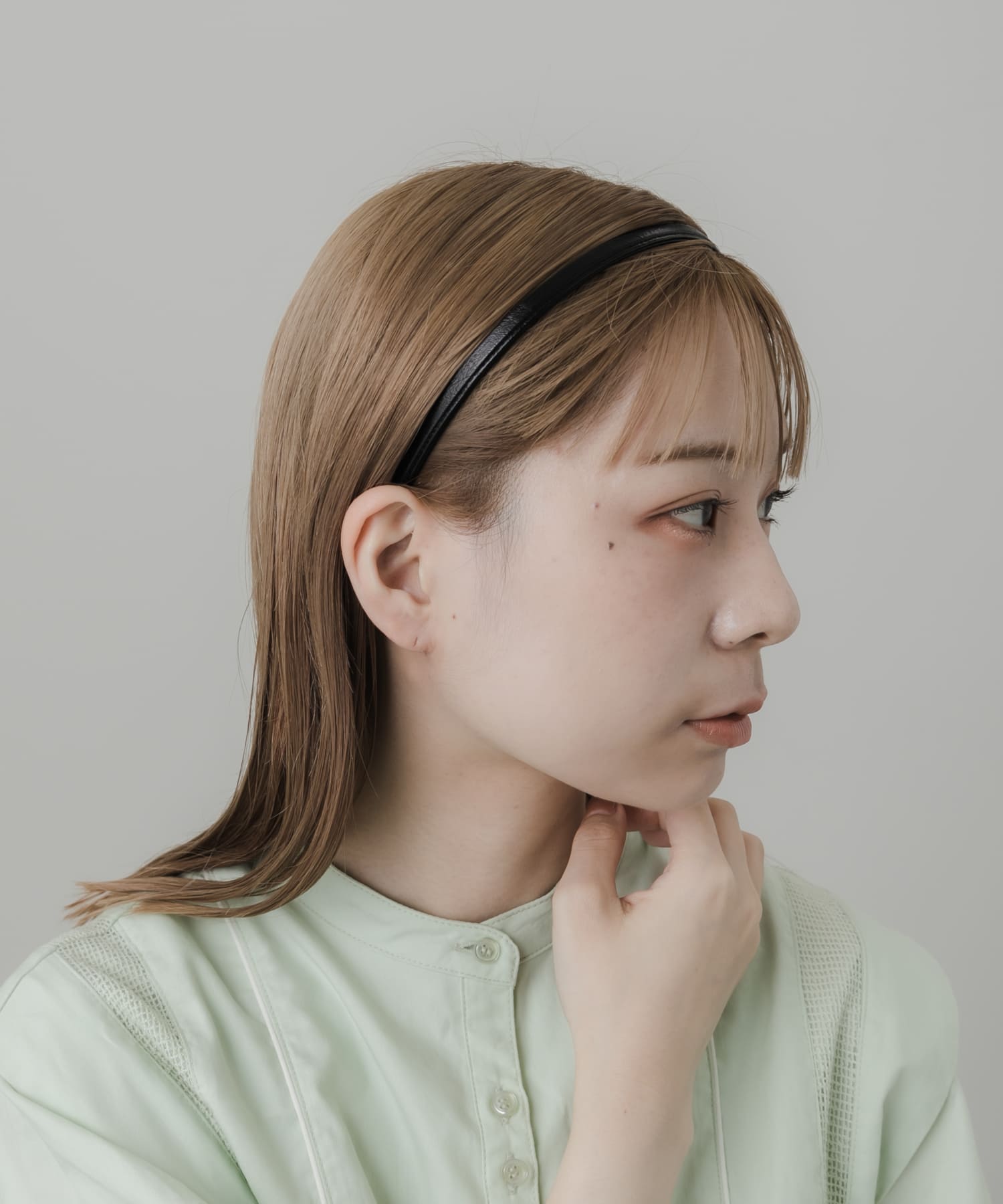 スリムフェイクレザーカチューシャ BLK -