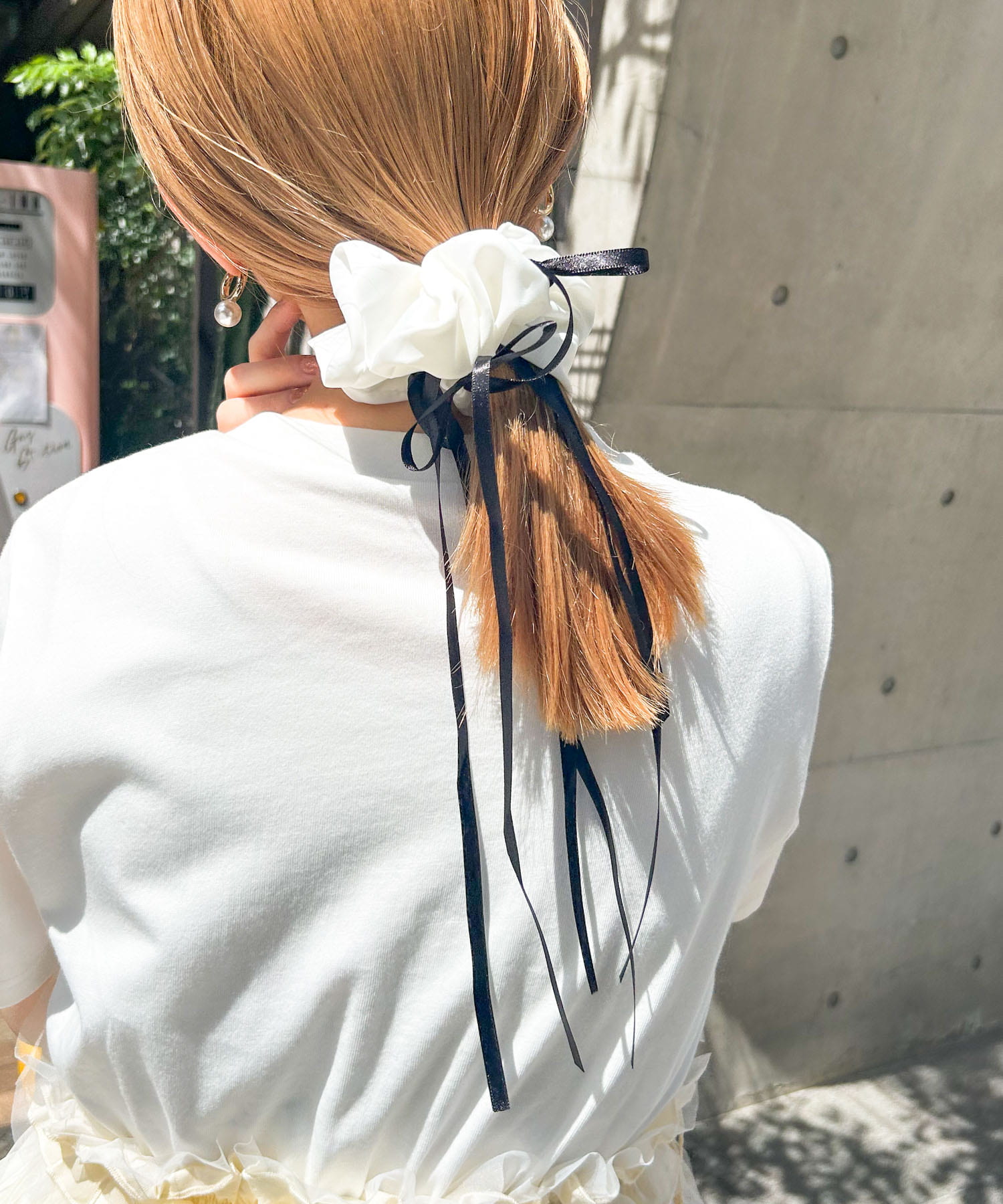 サテンリボンボリュームシュシュ WHT -
