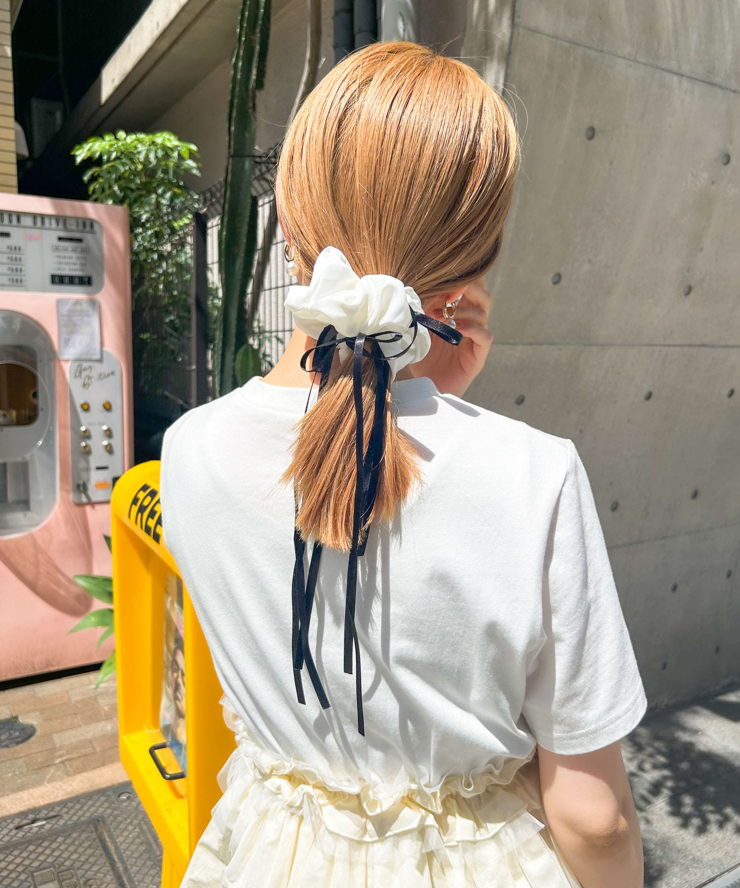 サテンリボンボリュームシュシュ WHT -