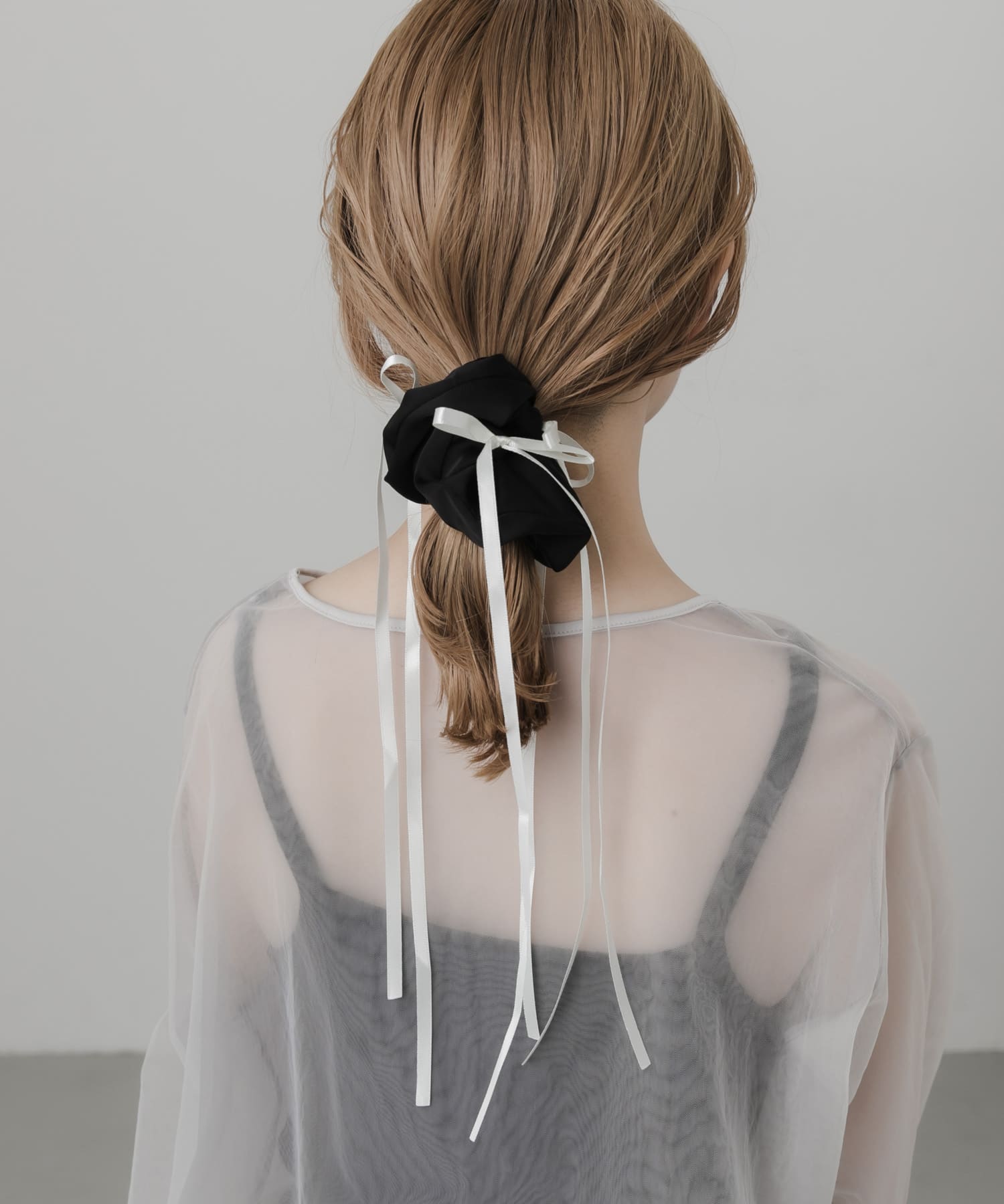 サテンリボンボリュームシュシュ BLK -
