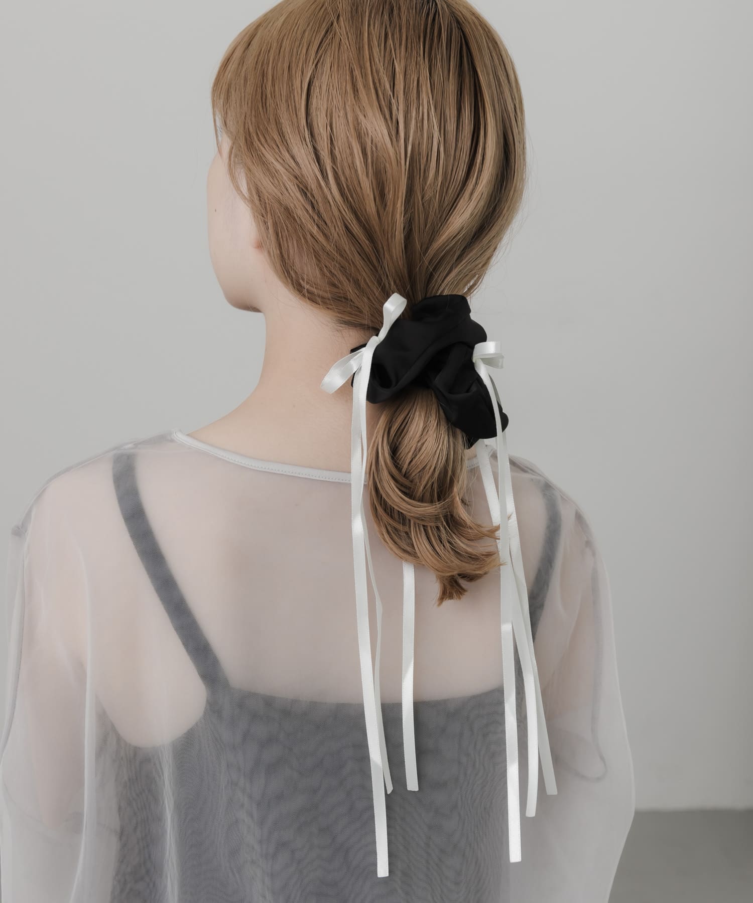 サテンリボンボリュームシュシュ BLK -