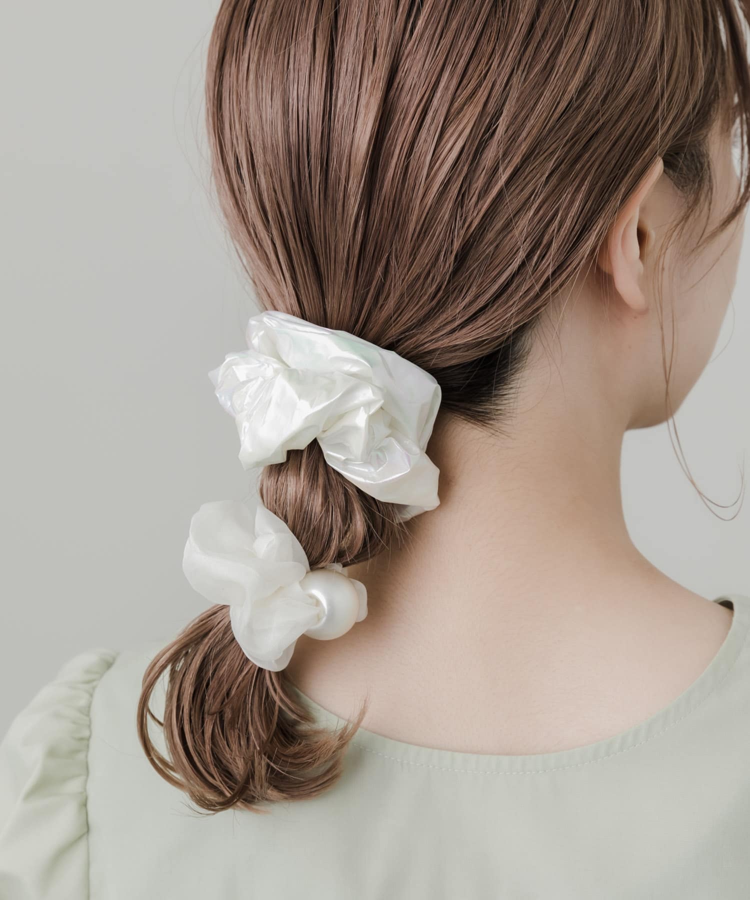 メタリックパール2セットシュシュ WHT -