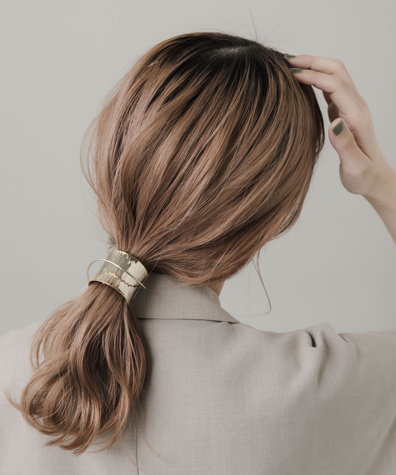 ニュアンスメタルプレートヘアカフ GLD -