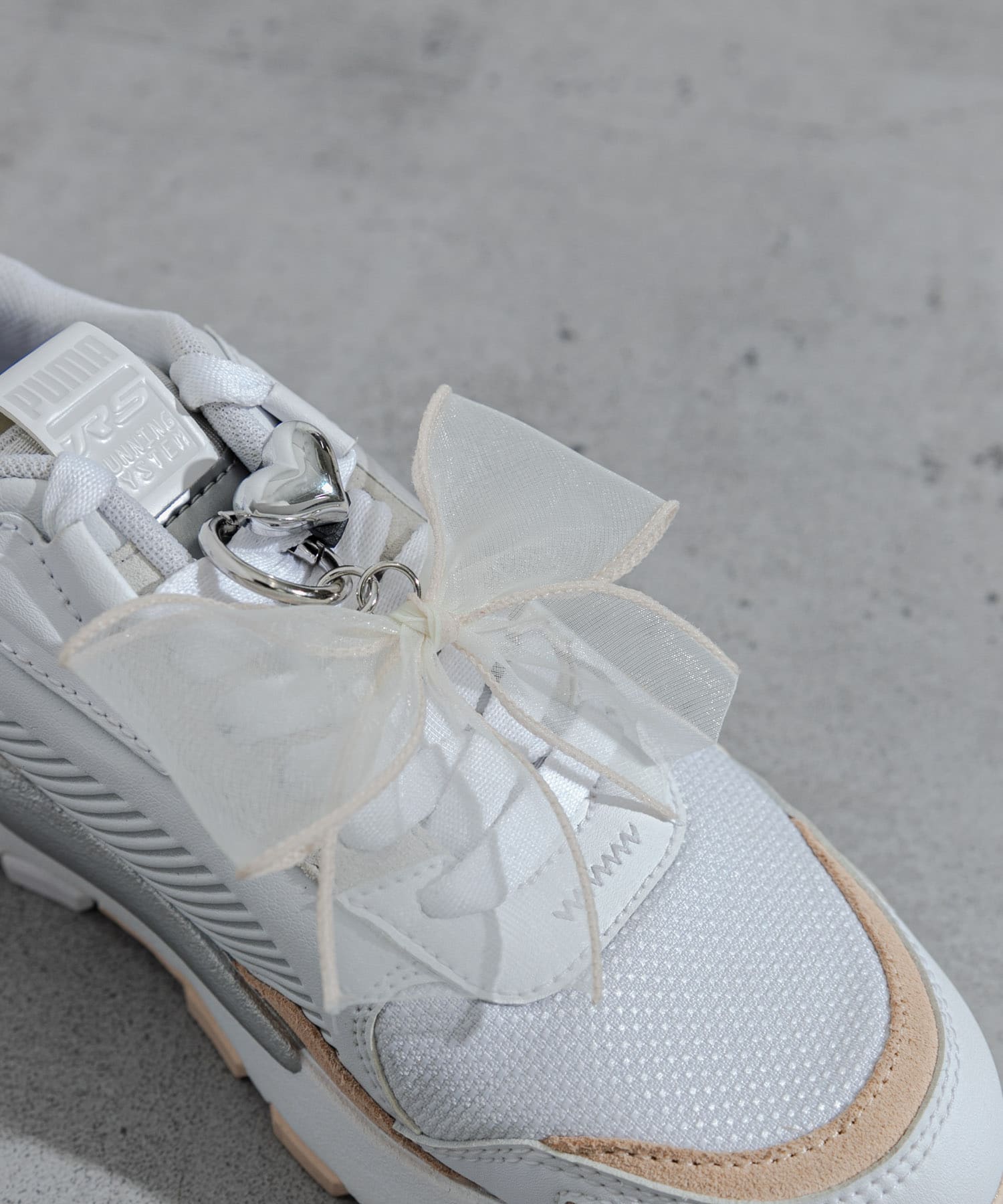 リボンハートアシメスニーカーチャーム IVO/SLV -