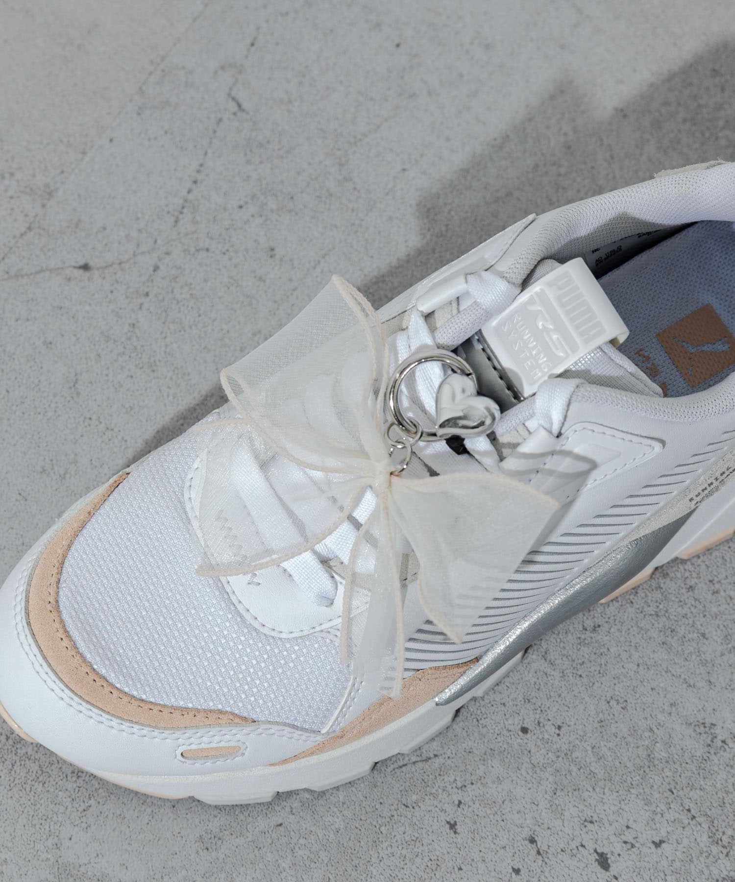 リボンハートアシメスニーカーチャーム IVO/SLV -