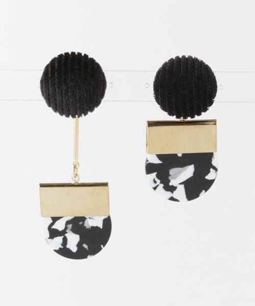 ベロアボタンアシメピアス