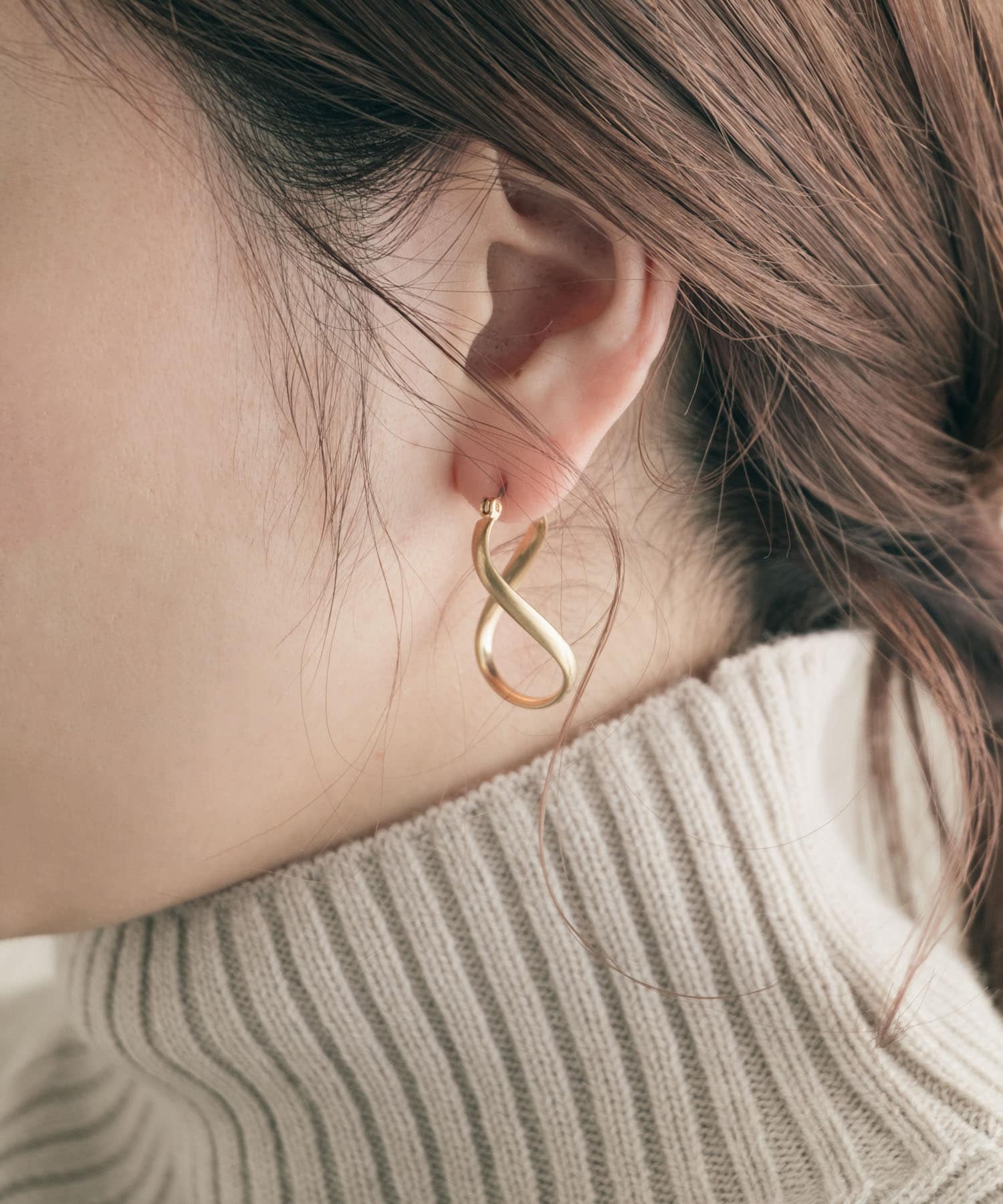 ネジリフープピアス GLD -