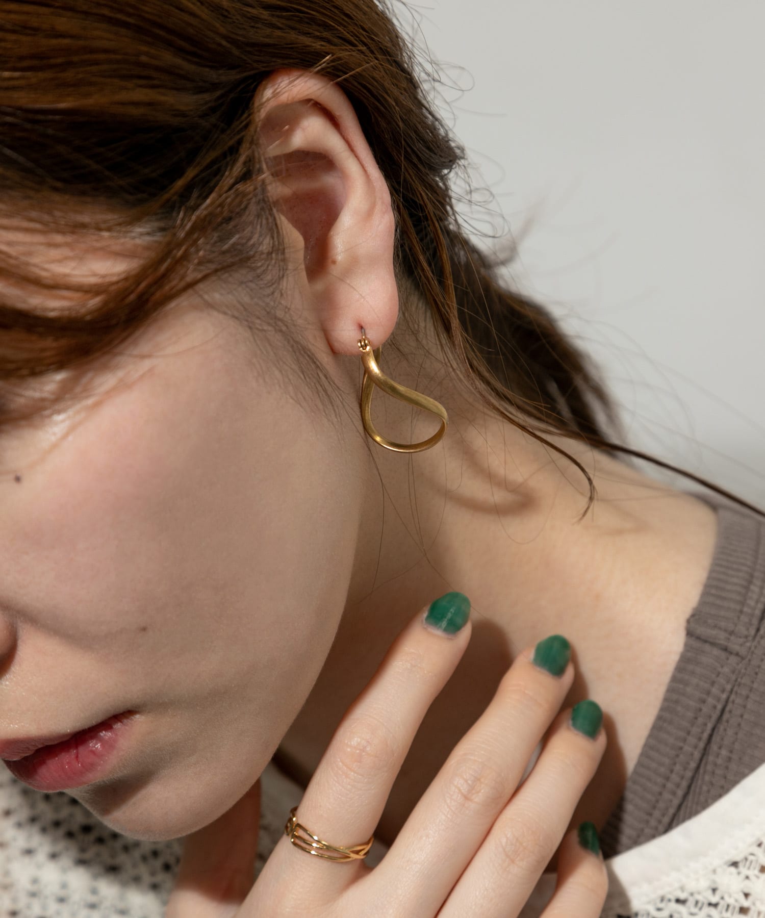 ネジリフープピアス GLD -