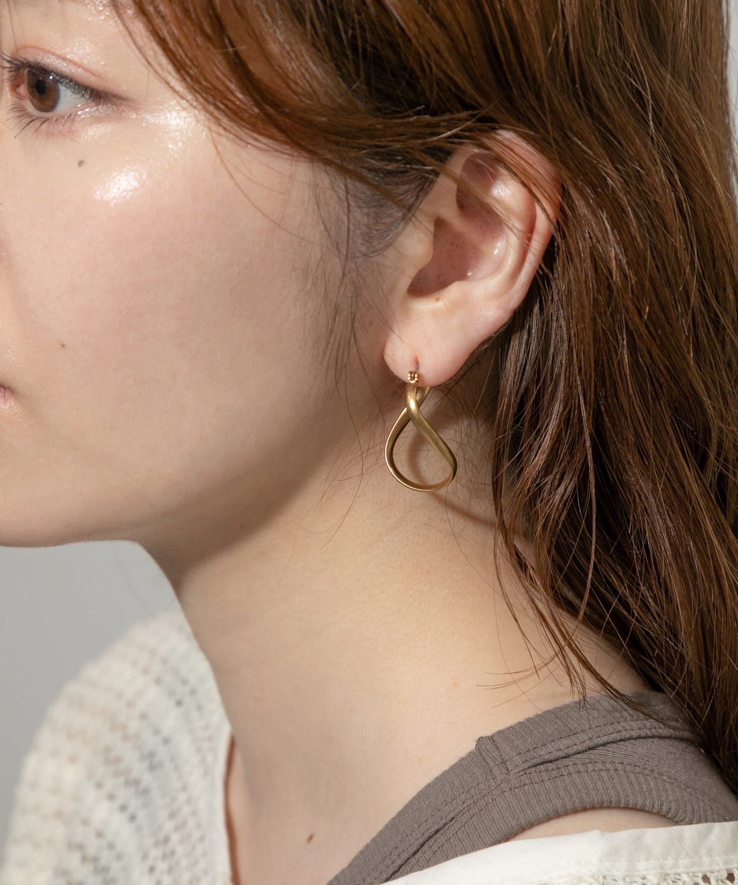 ネジリフープピアス GLD -