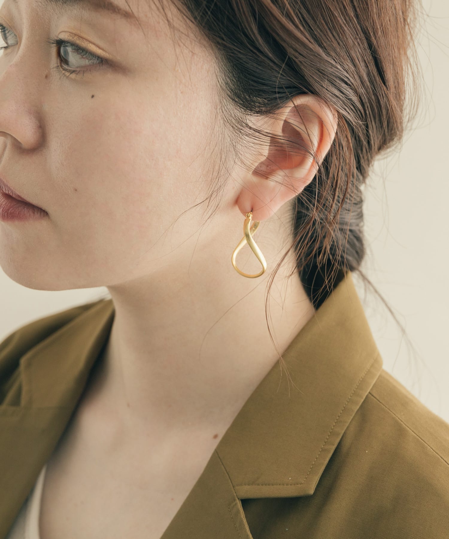 ネジリフープピアス GLD -