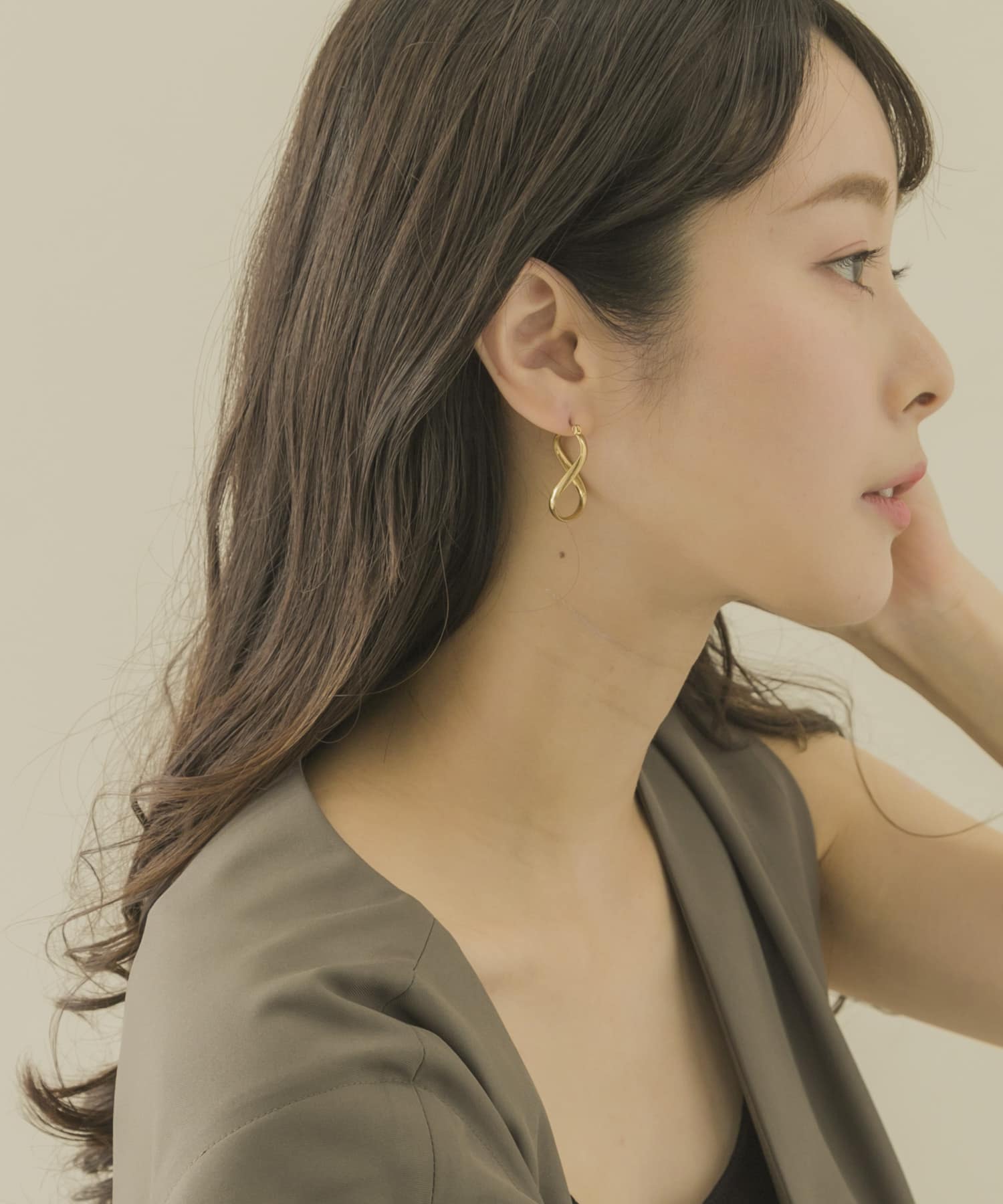 ネジリフープピアス GLD -