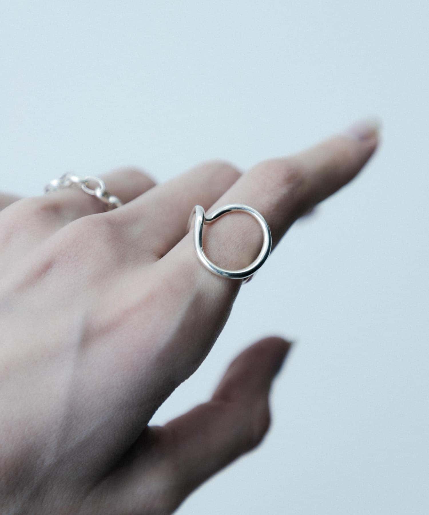SMELLY so’　loosely circle ring