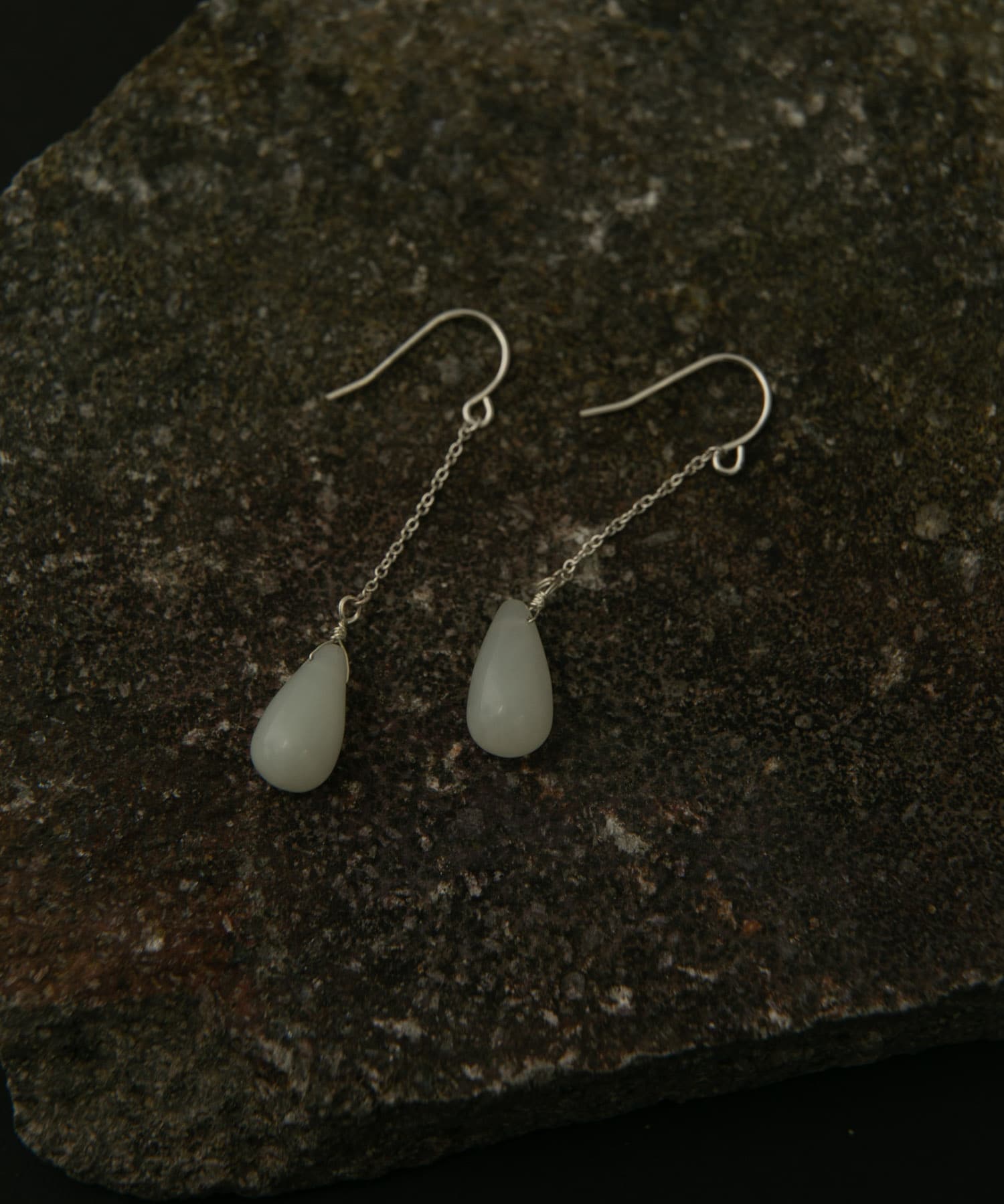 SMELLY so’　newjade chain hook pierce