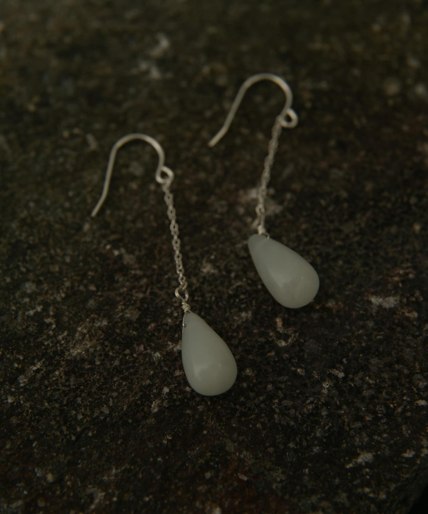 SMELLY so’　newjade chain hook pierce SLV/GR -