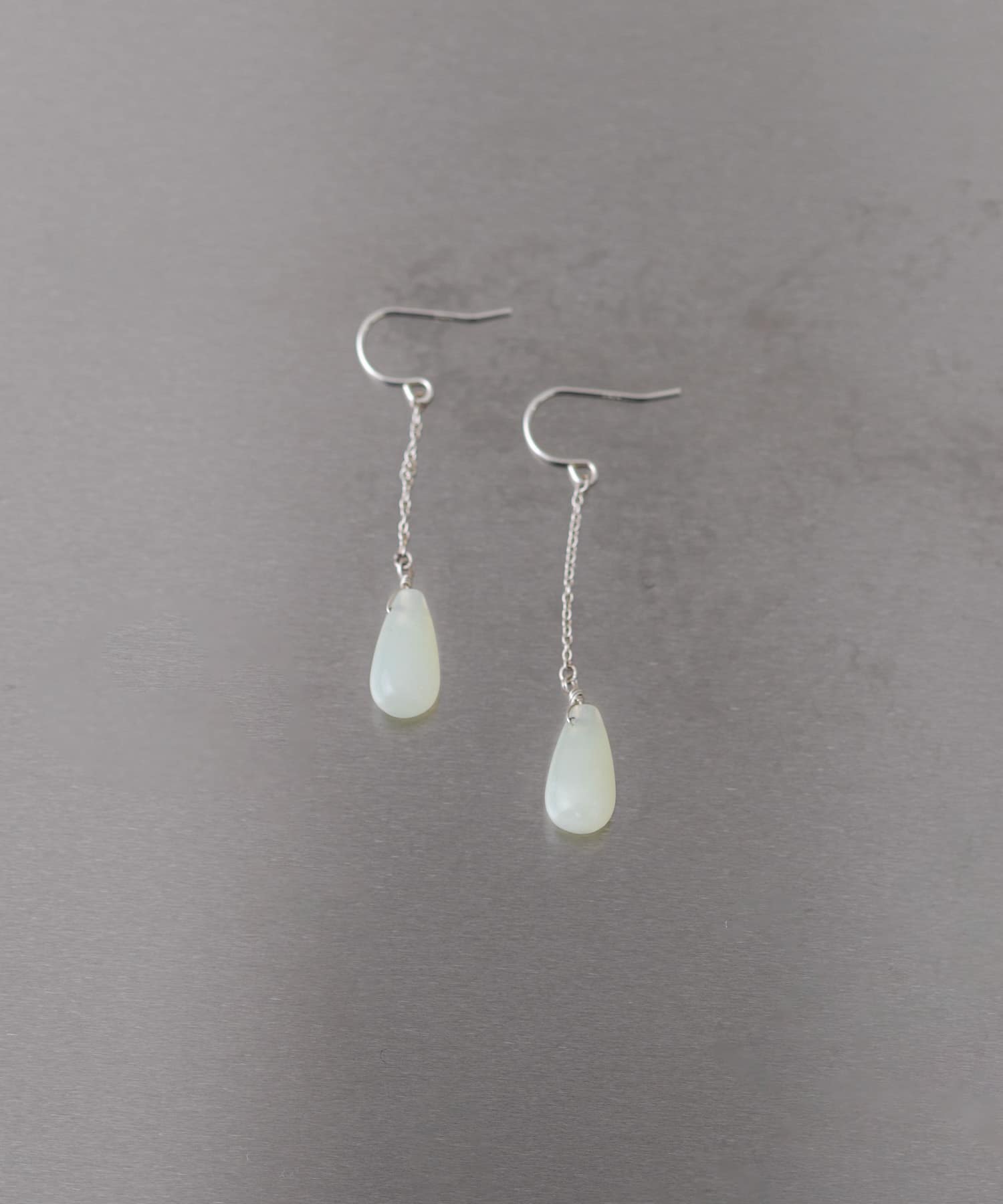 SMELLY so’　newjade chain hook pierce SLV/GR -