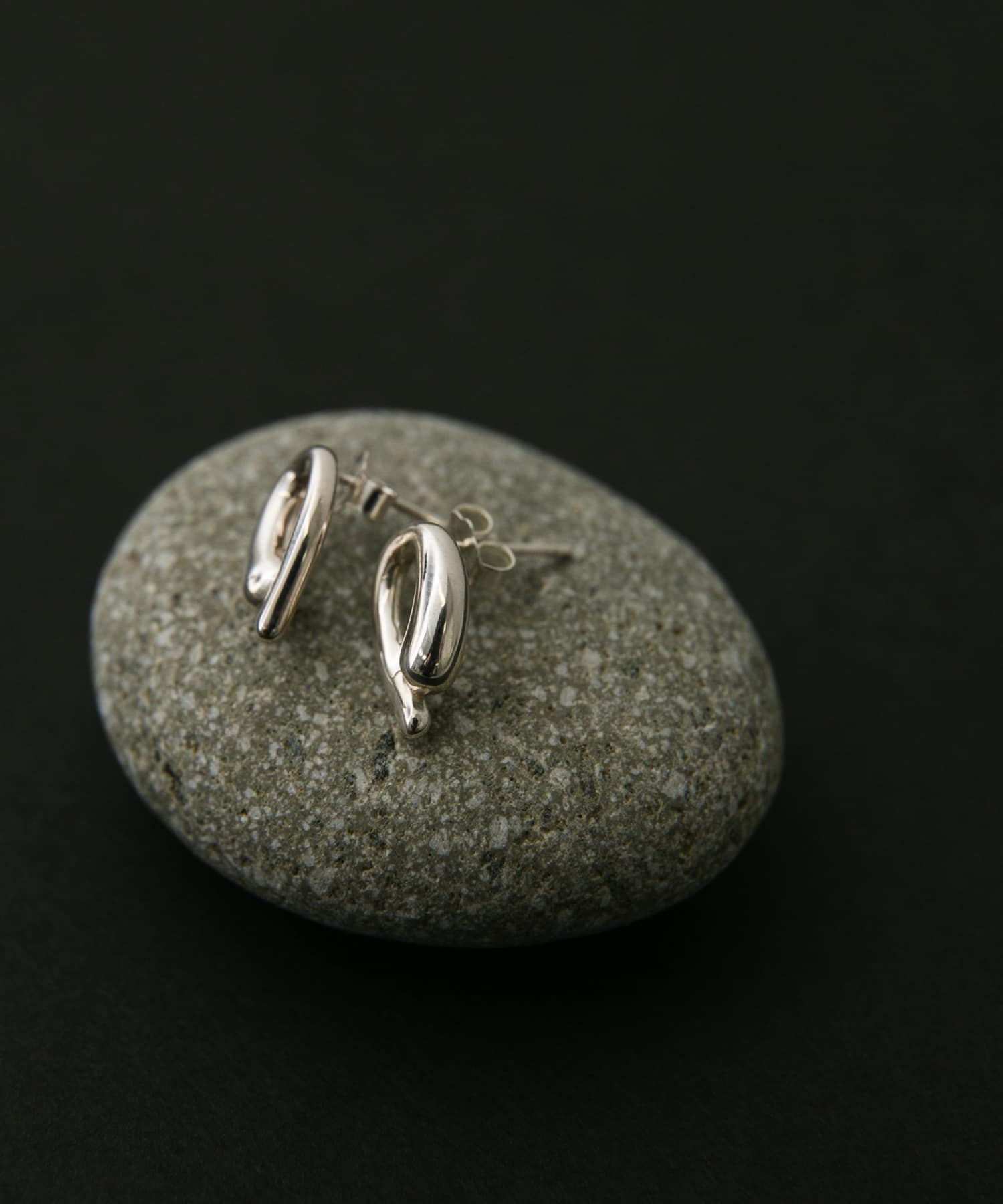 SMELLY so’　asymmetric solid pierce SLV -