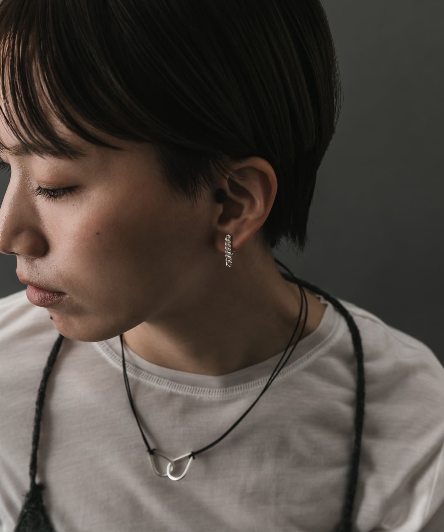 SMELLY so’　asymmetry chain earring SLV -