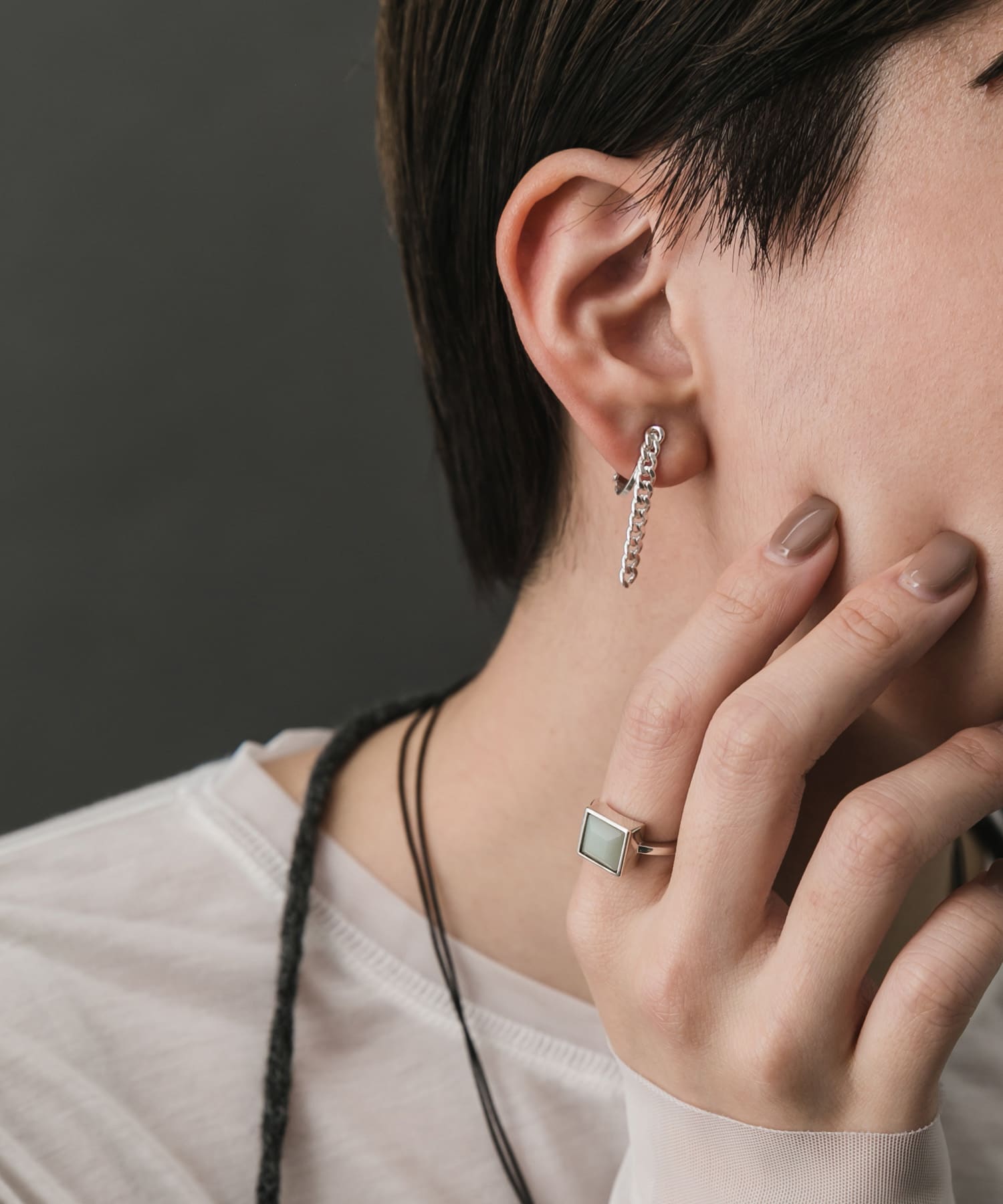 SMELLY so’　asymmetry chain earring SLV -