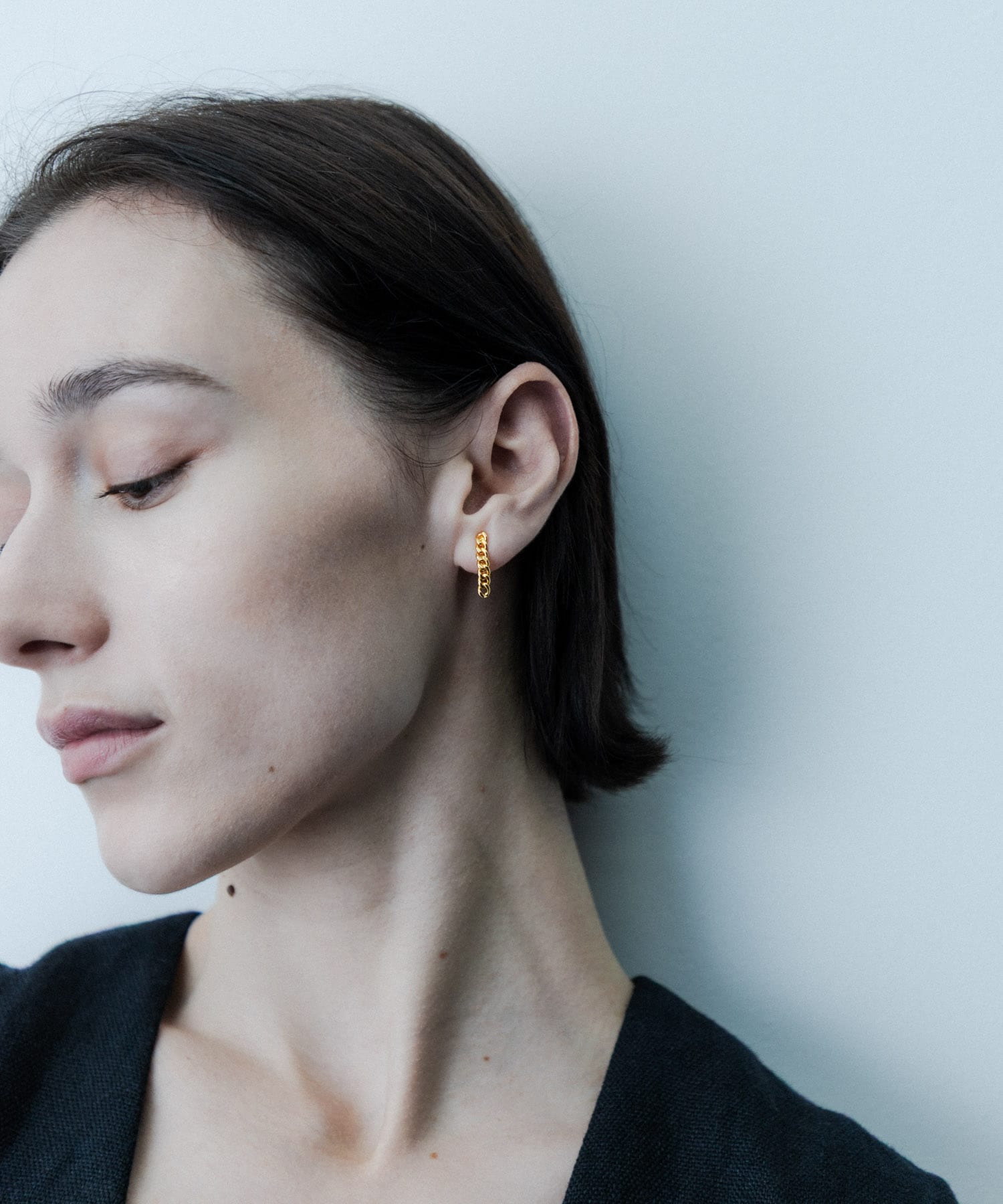 SMELLY so’　asymmetry chain earring GLD -