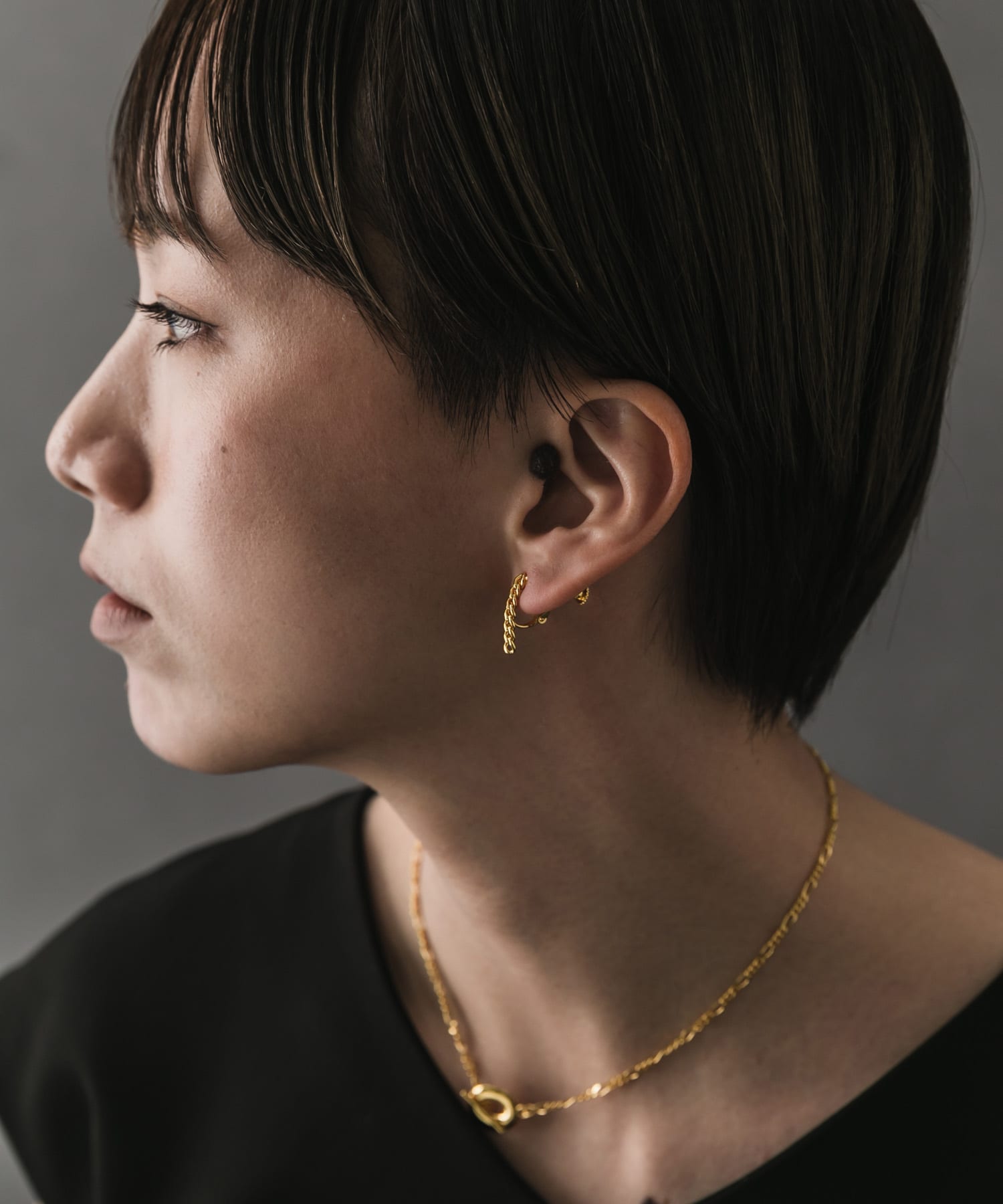 SMELLY so’　asymmetry chain earring GLD -
