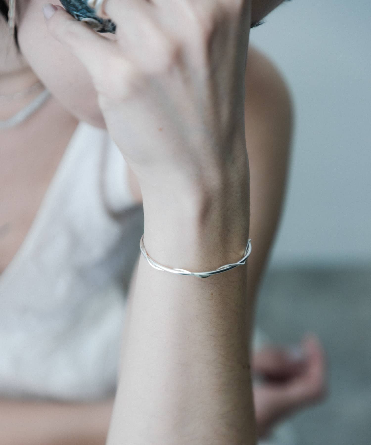 SMELLY so’　twist chain bangle SLV -