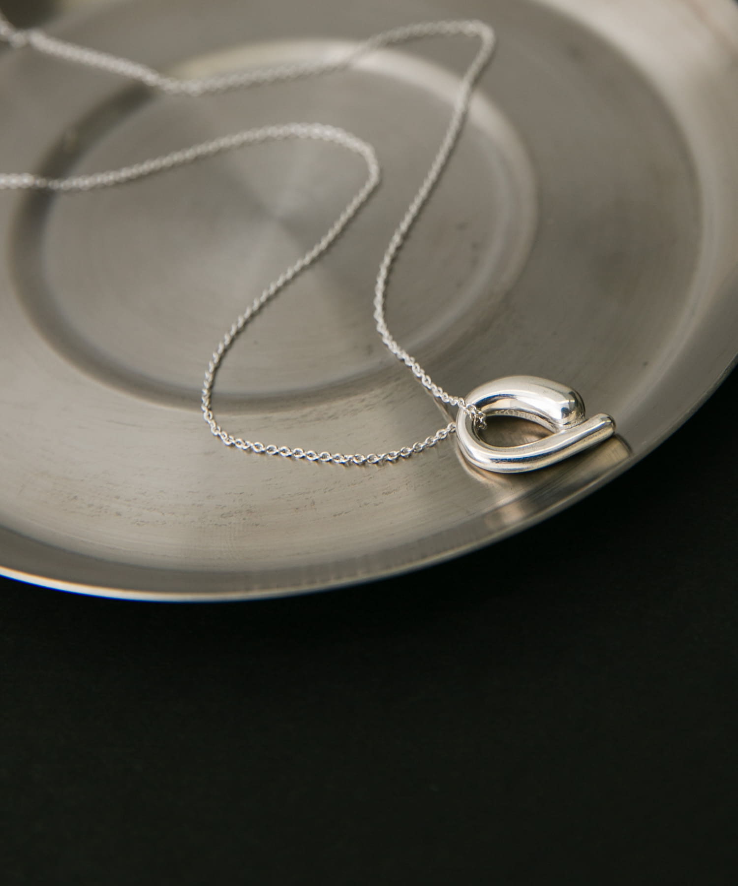 SMELLY so’　asymmetric solid necklace SLV -