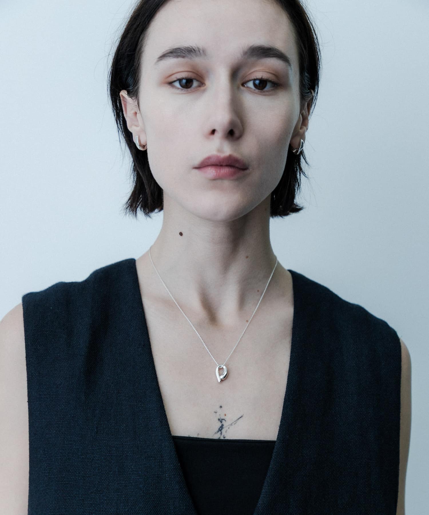 SMELLY so’　asymmetric solid necklace SLV -