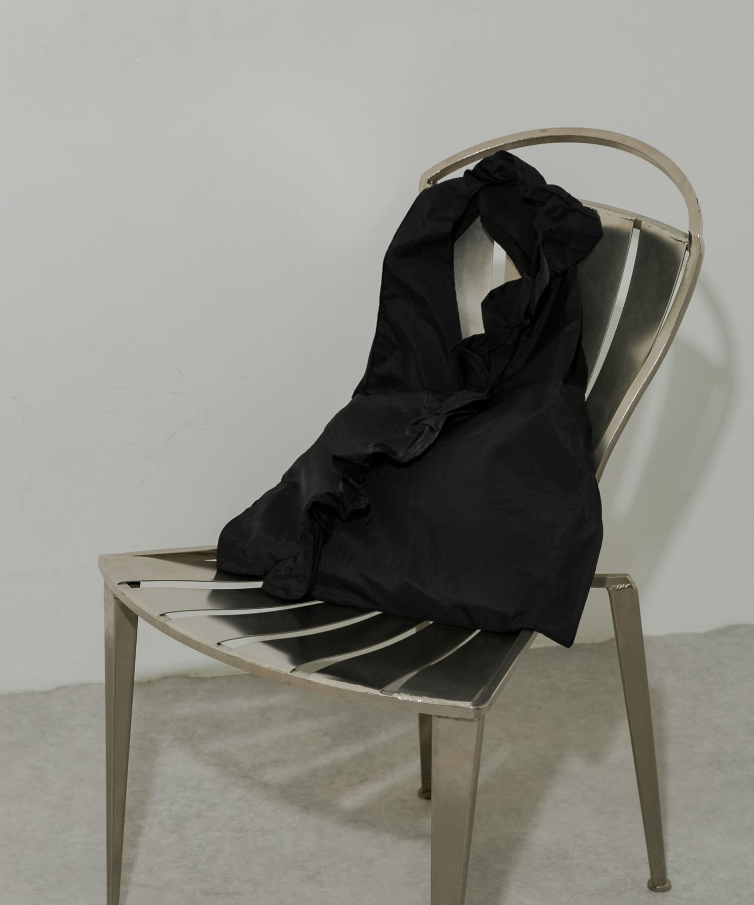 カシュクールフリルトート BLK -