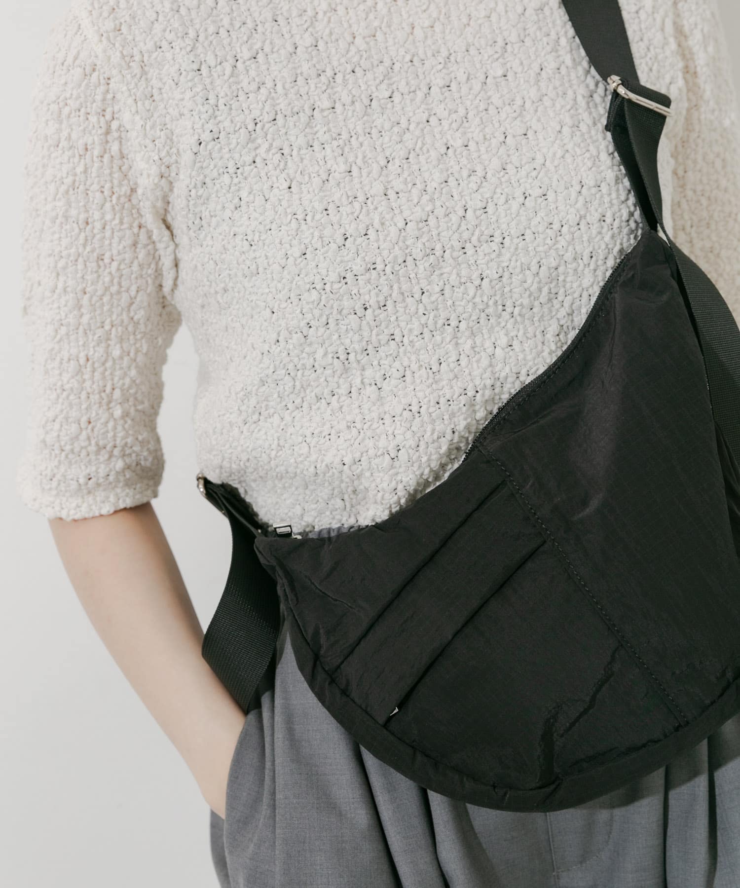 ハーフムーンナイロンショルダー BLK -