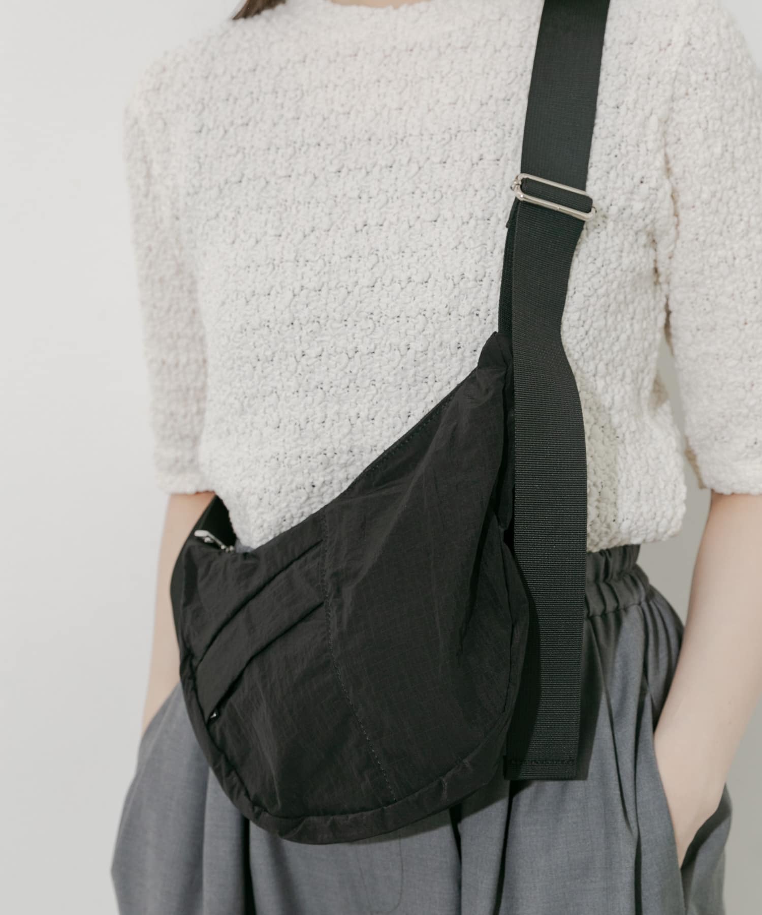 ハーフムーンナイロンショルダー BLK -