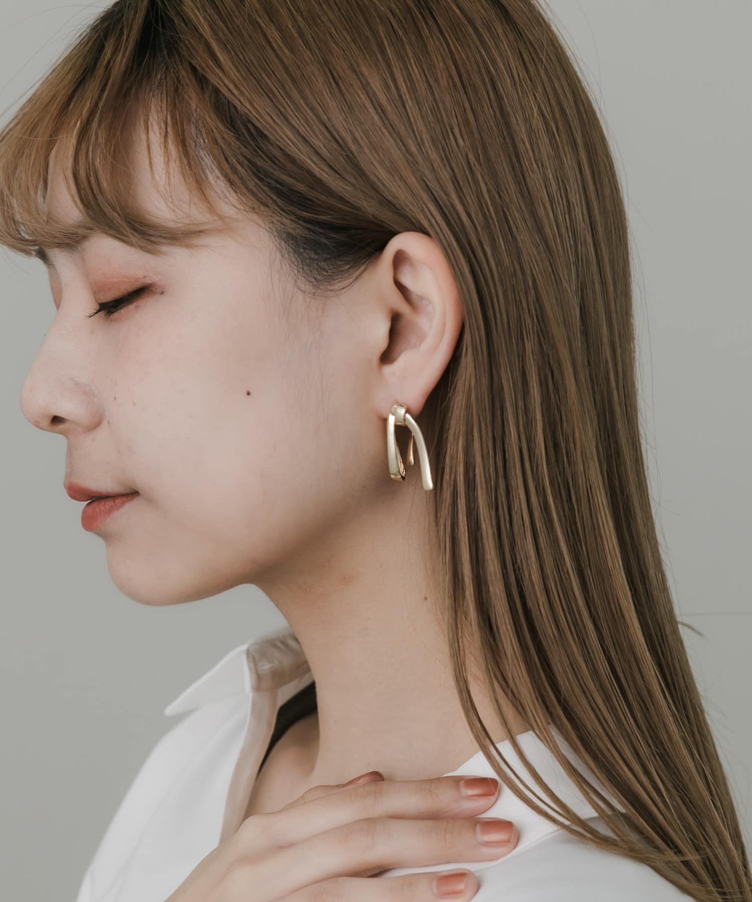 ニュアンスメタルリボンモチーフピアス GLD -