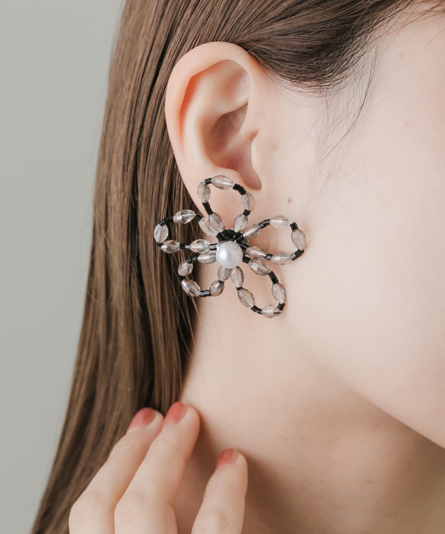 フラワービーズピアス BLK/CLR -