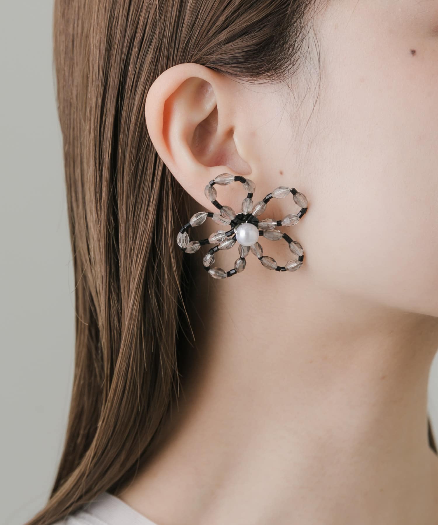 フラワービーズピアス BLK/CLR -