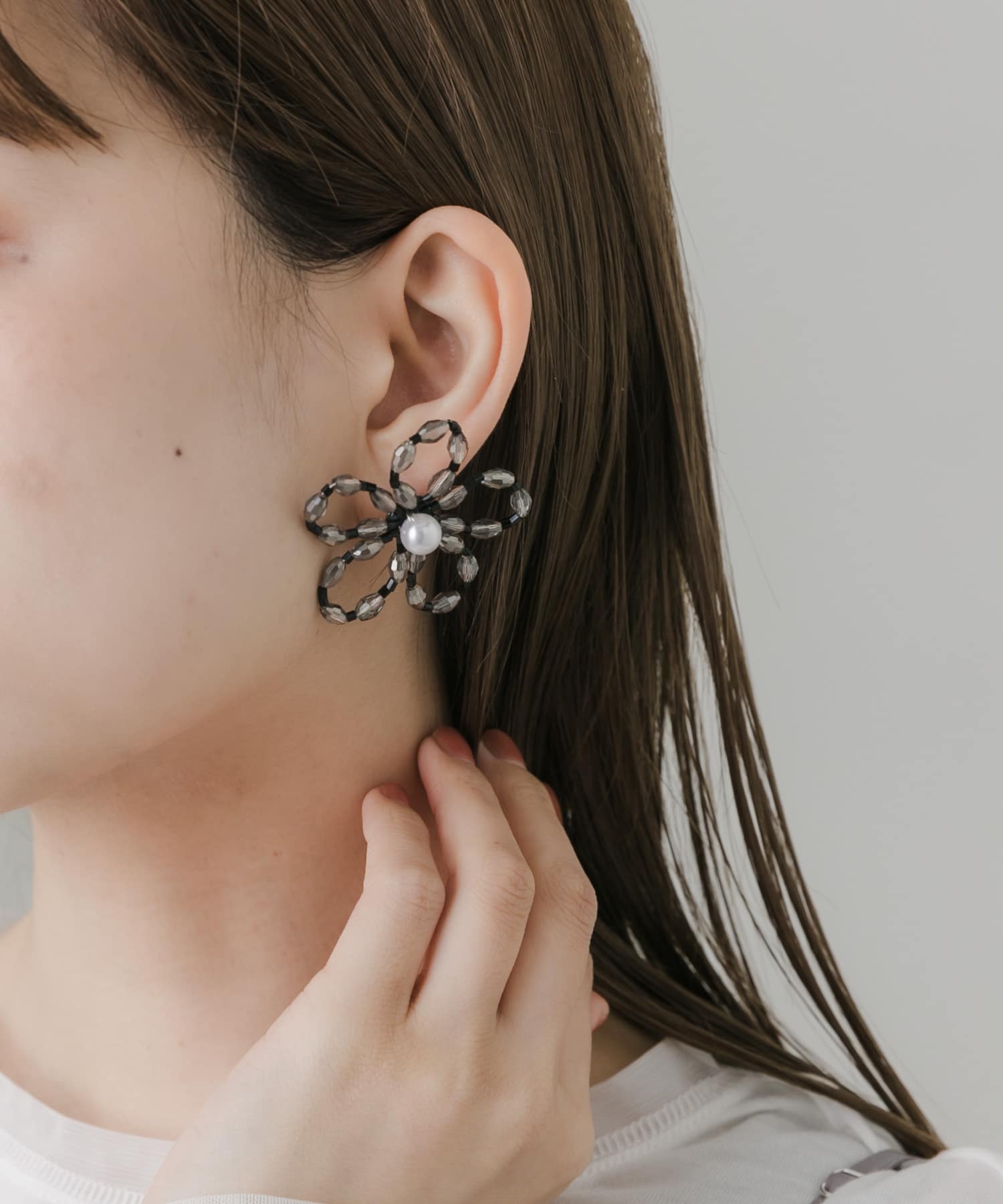 フラワービーズピアス BLK/CLR -
