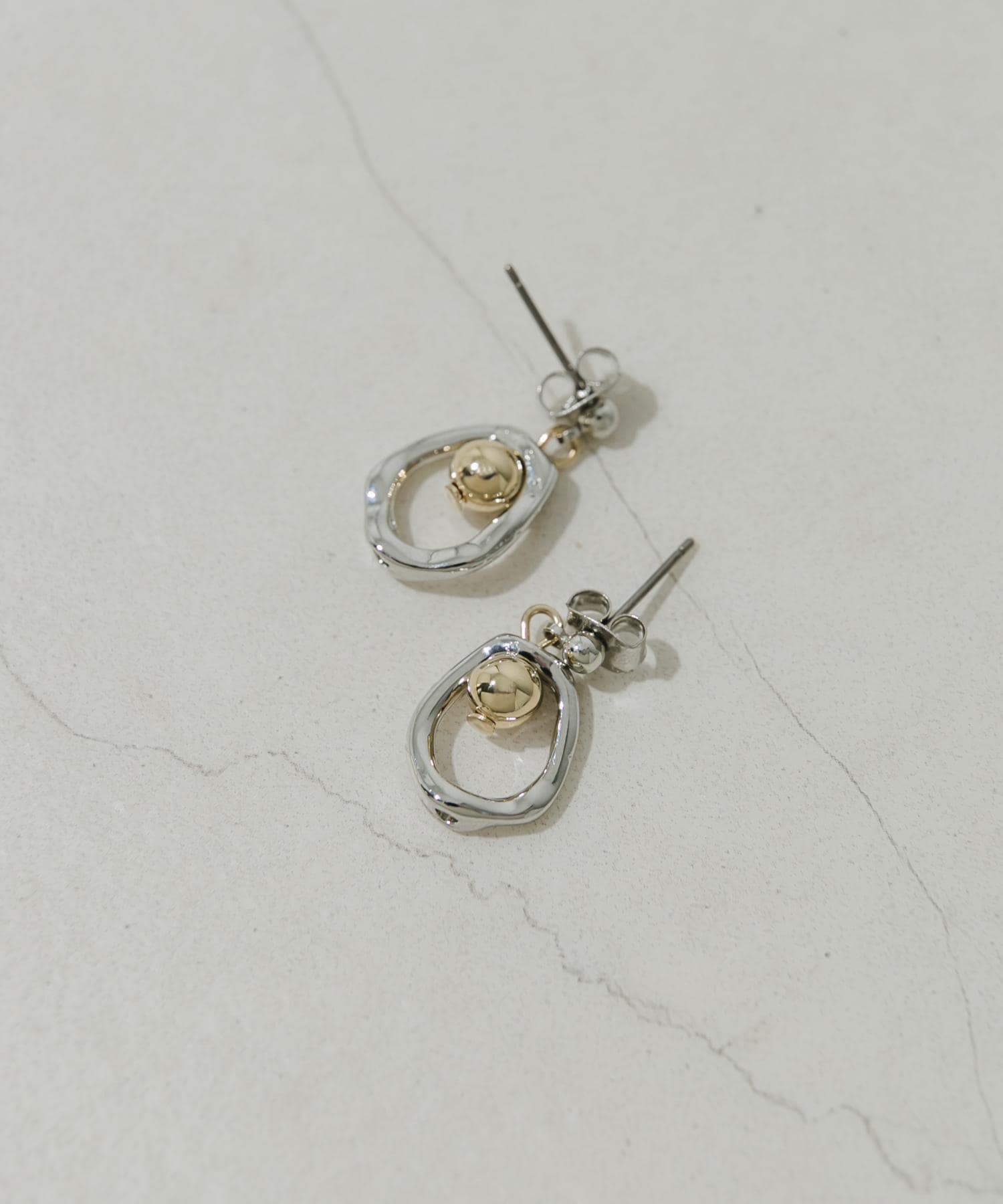 ボールメタルオーバルピアス