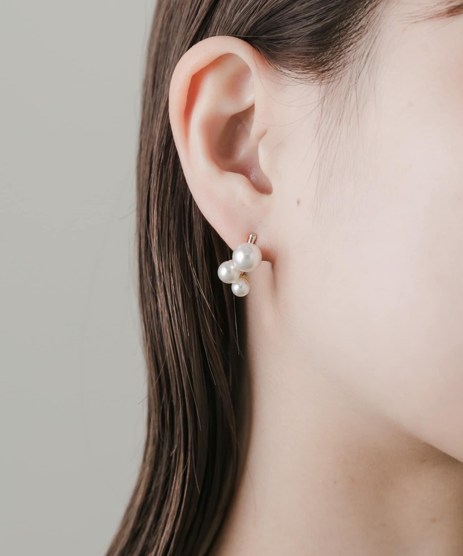 パールカーブピアス WHT -