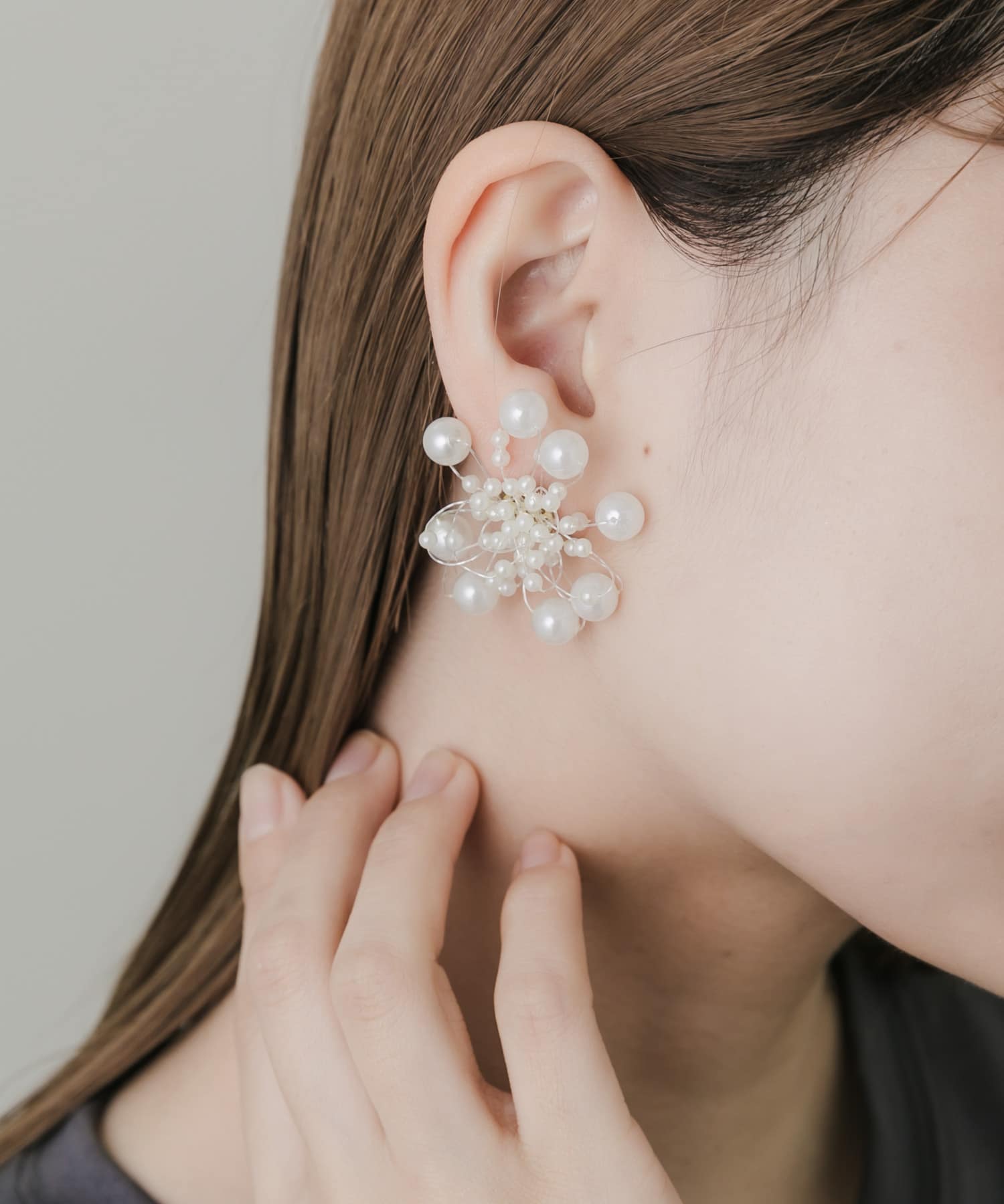 フラワーモチーフパールシャワーピアス IVO -