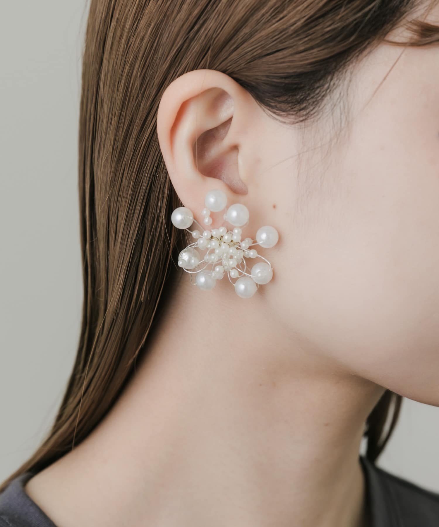 フラワーモチーフパールシャワーピアス IVO -